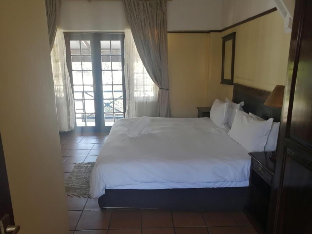 Double or Twin Room with Terrace - Photo 2