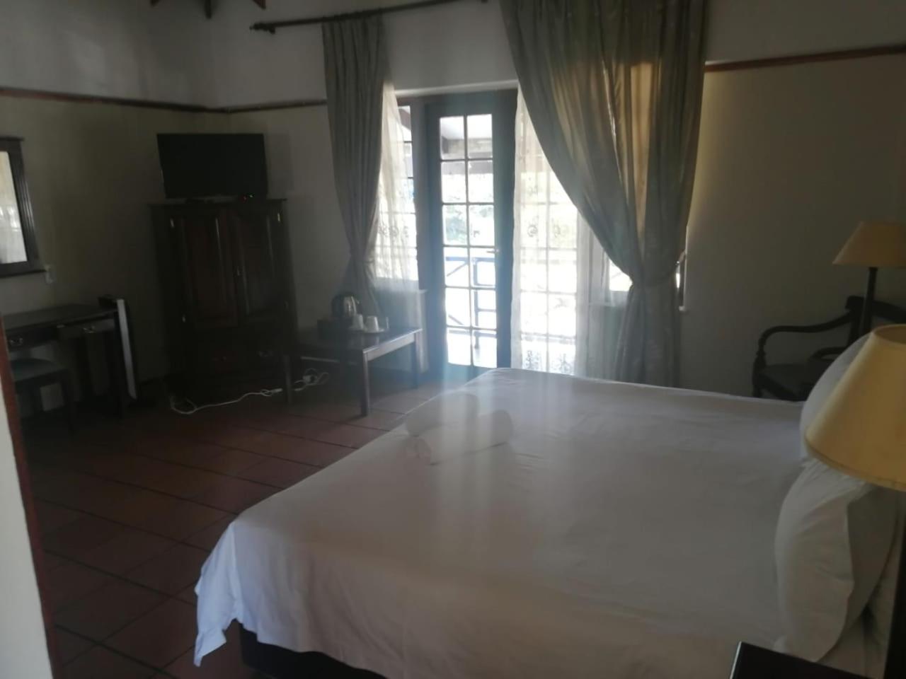 Deluxe Double Room with Shower - Photo 2