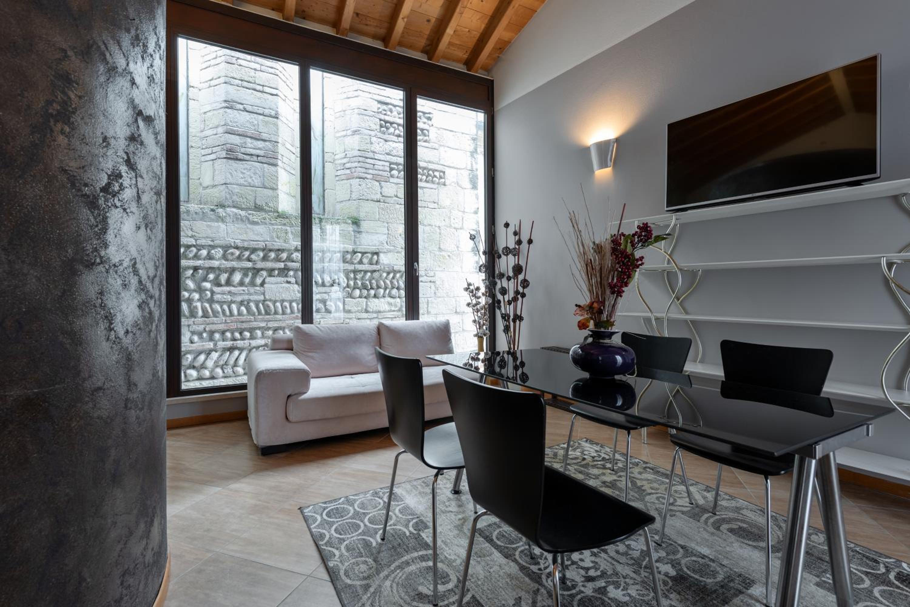 Deluxe Apartment - Separate Building - Photo 3