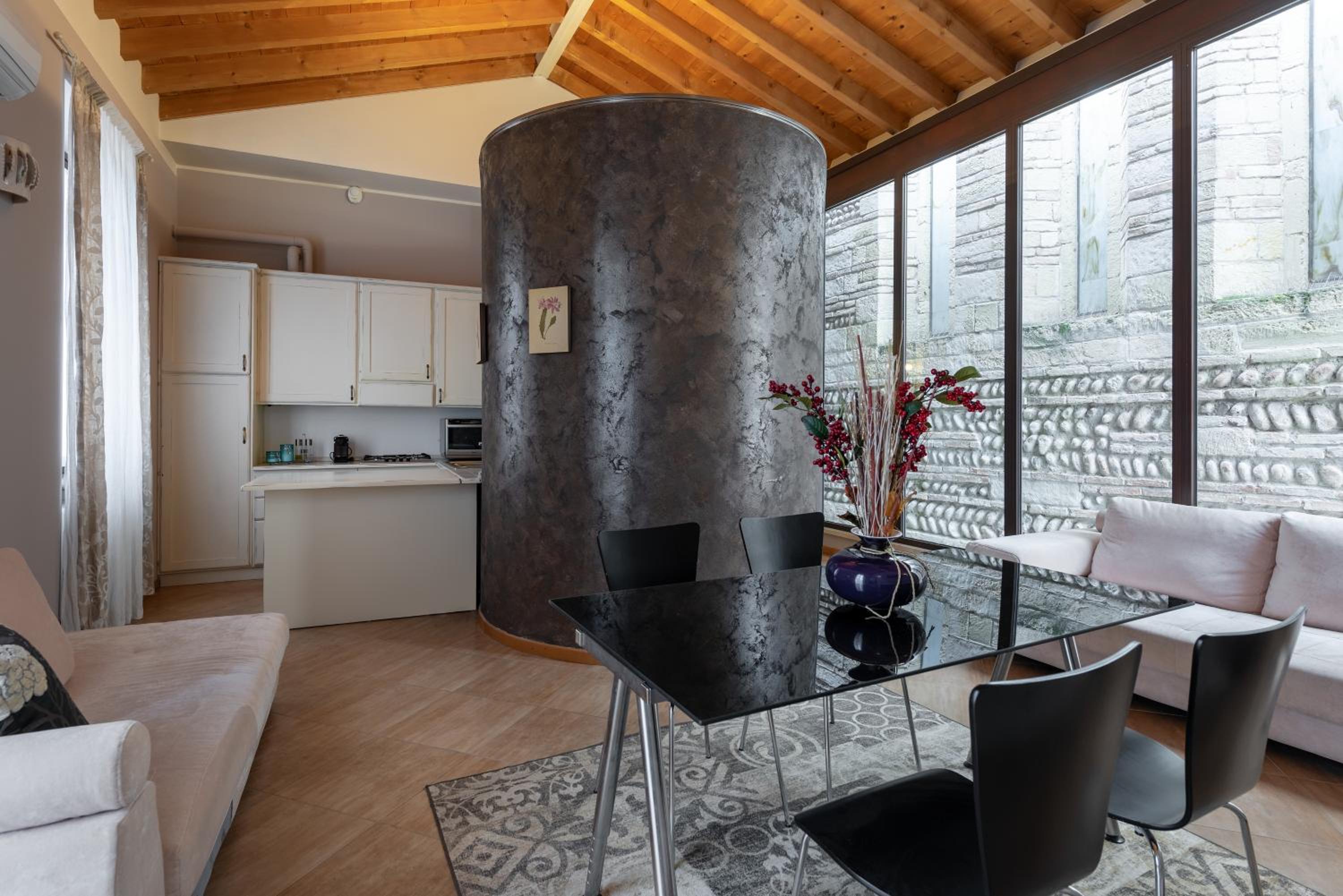 Deluxe Apartment - Separate Building - Photo 4