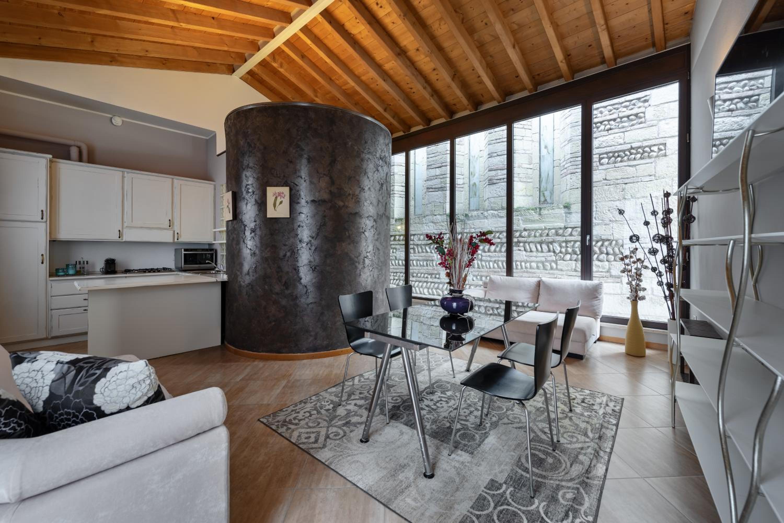 Deluxe Apartment - Separate Building - Photo 5