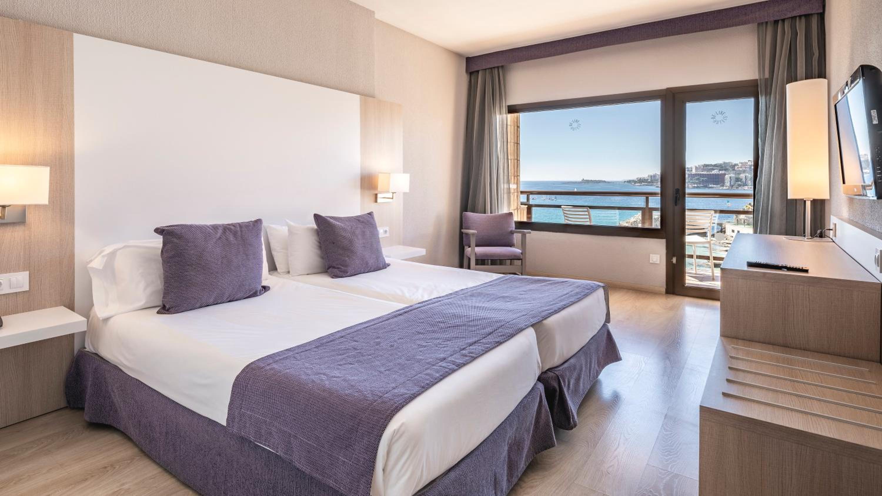 Superior Double Or Twin Room With Sea View - Photo 1