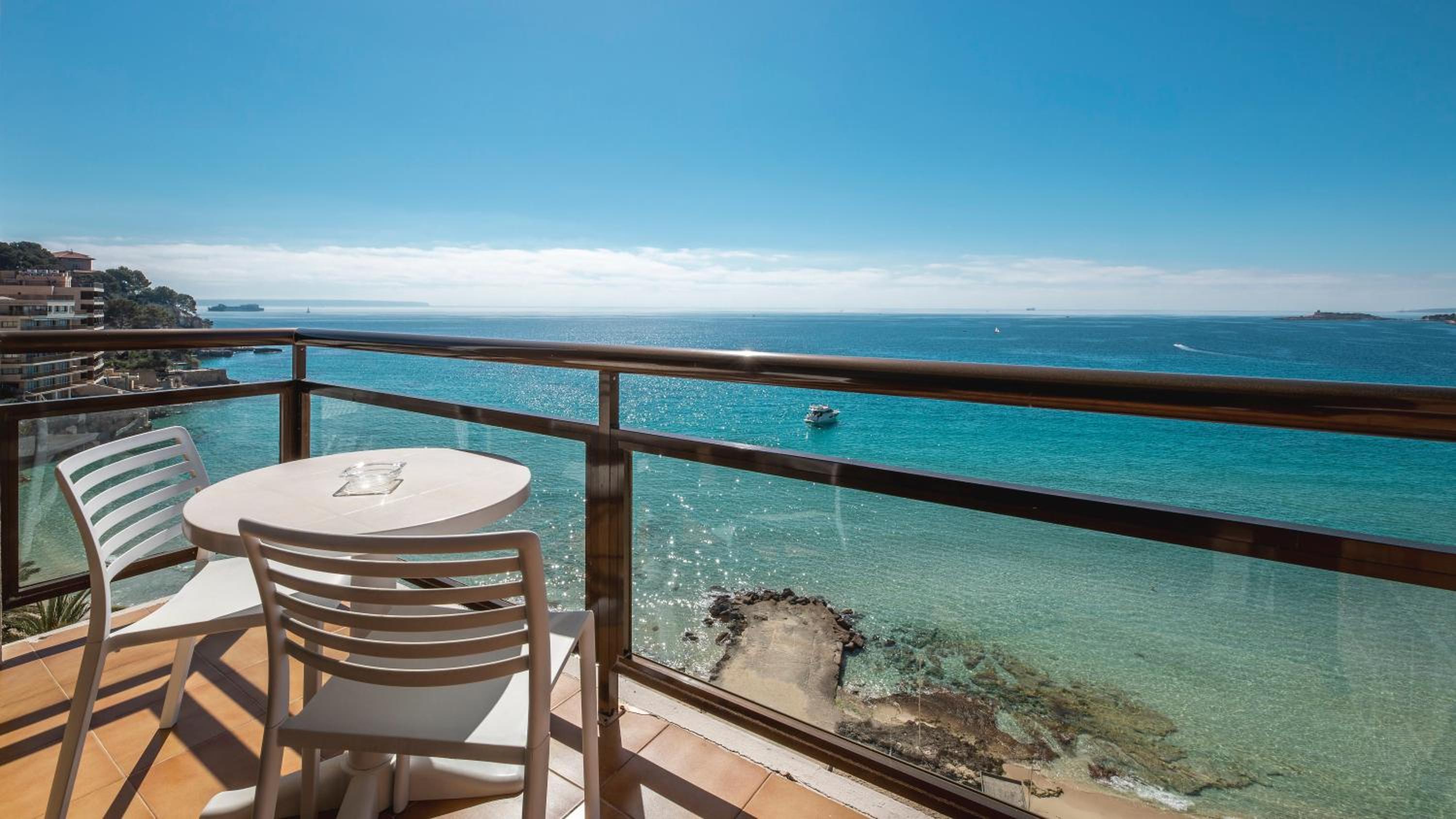 Superior Double Or Twin Room With Sea View - Photo 4
