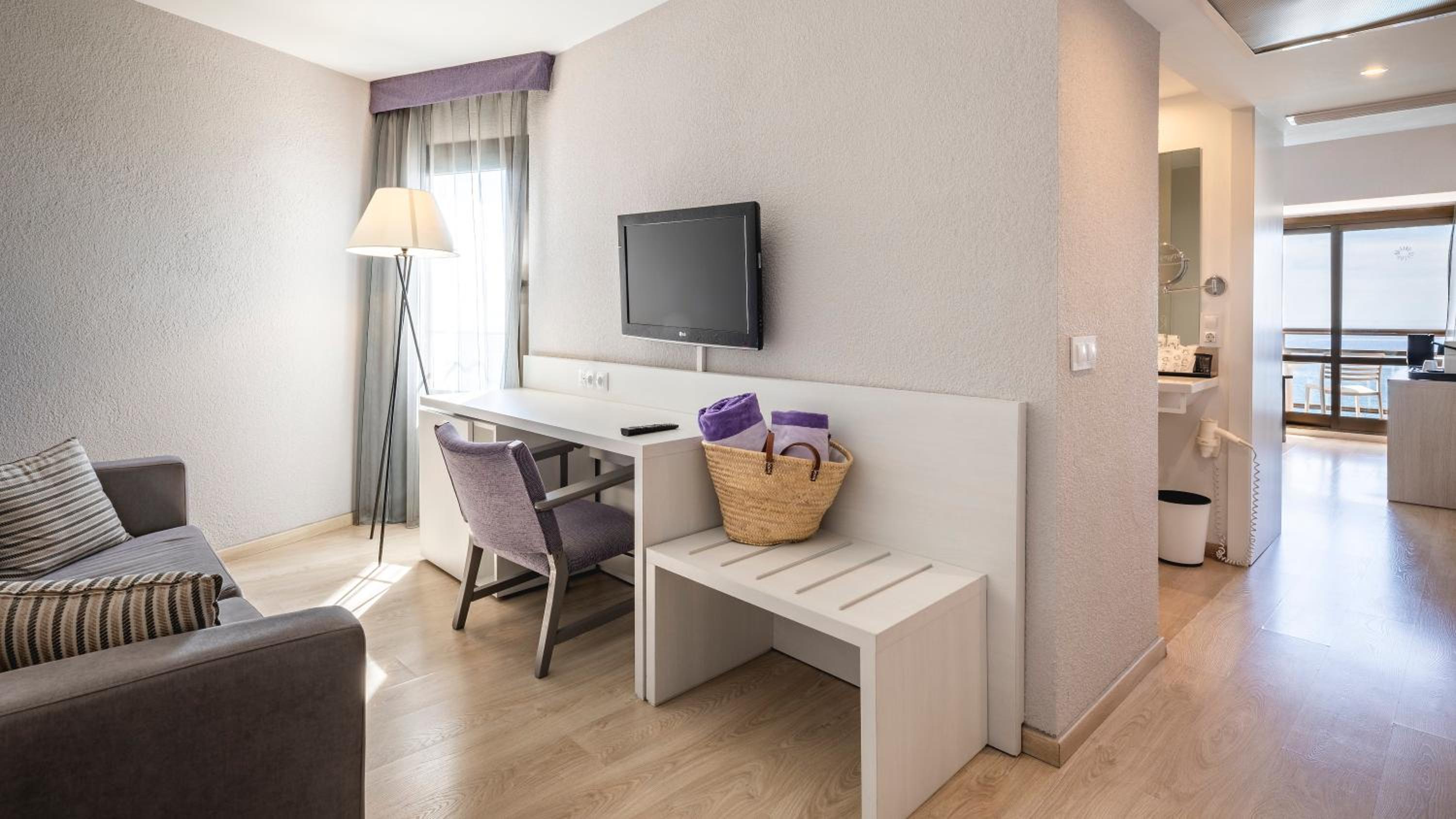 Junior Suite with Sea View - Photo 3