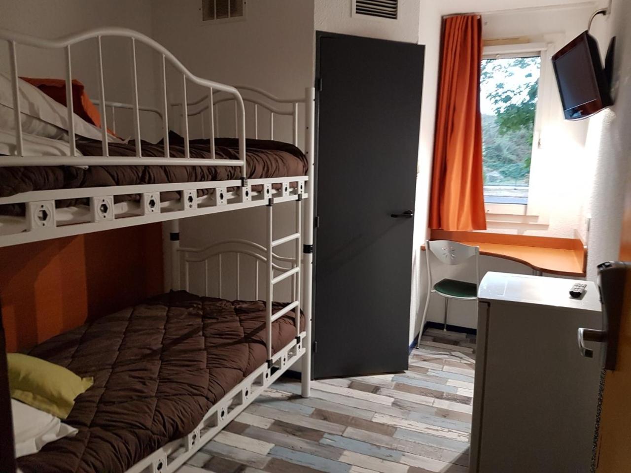 Single Bed in Dormitory Room photo 2