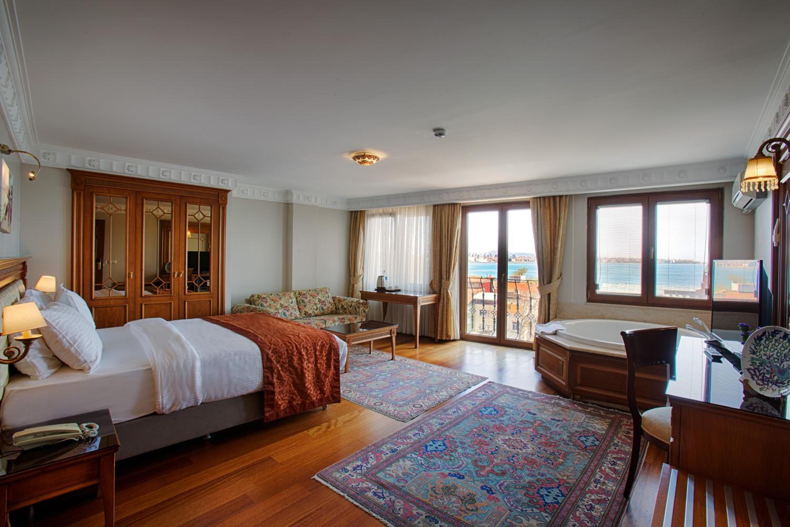 Triple Room with Sea View and Hot Tub photo 3