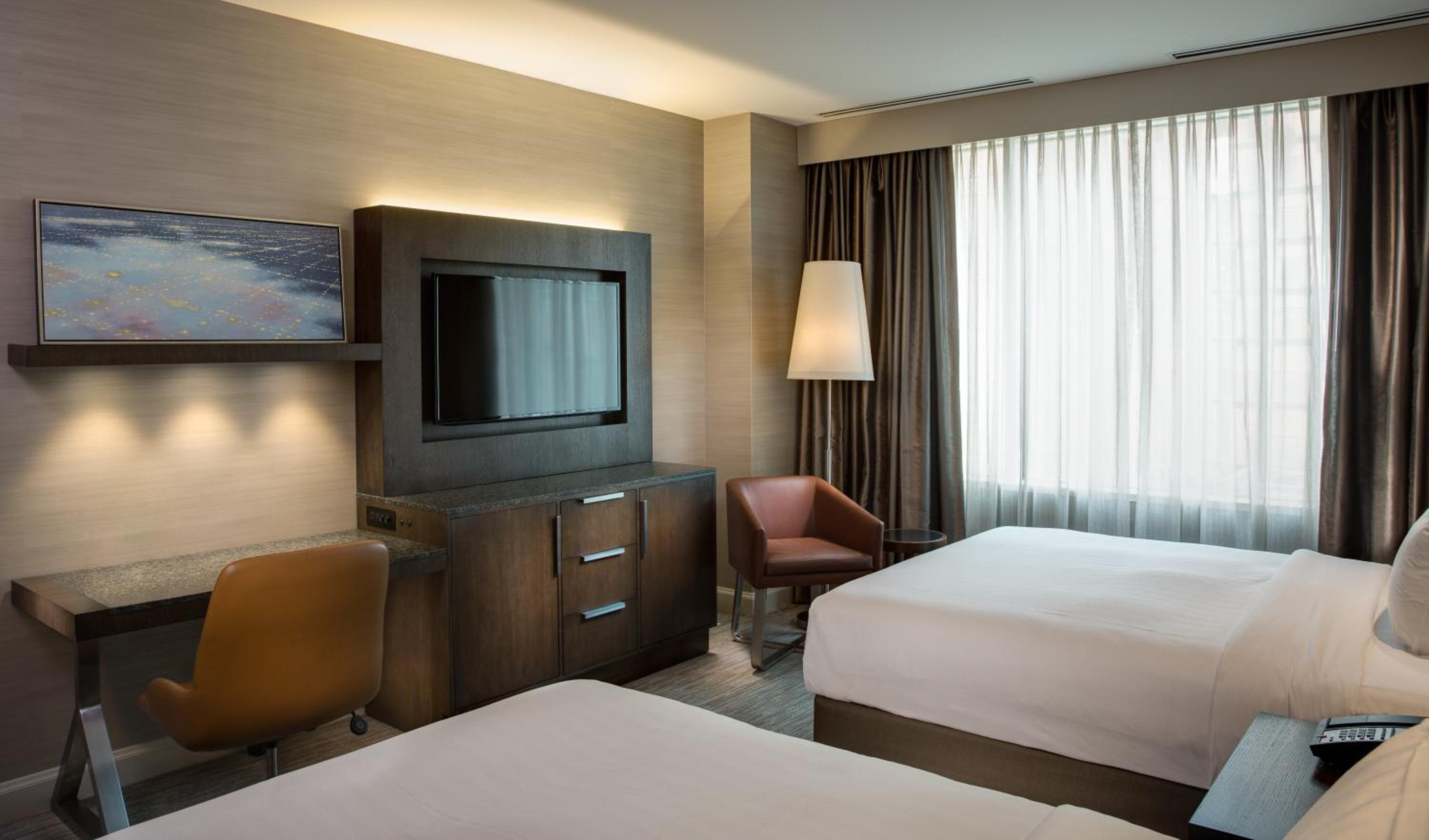 Queen Room with Two Queen Beds and Accessible Shower - Disability Access - Photo 4