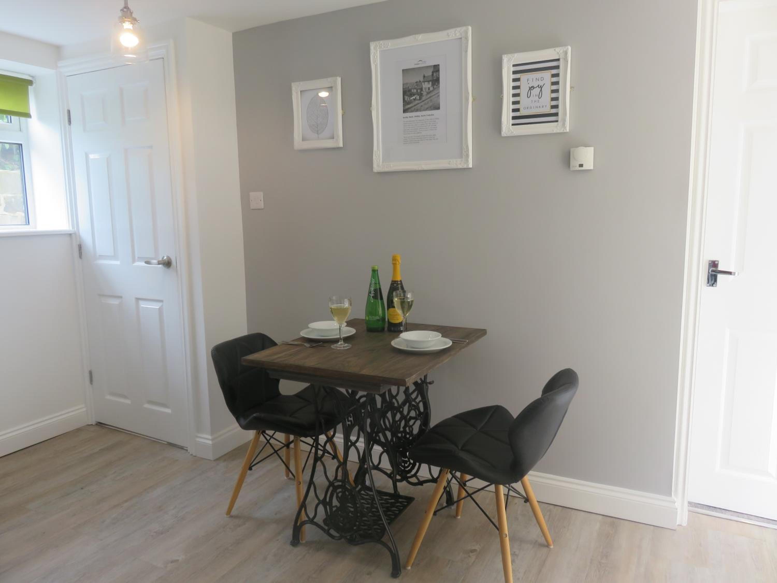 One-Bedroom Apartment - Photo 3