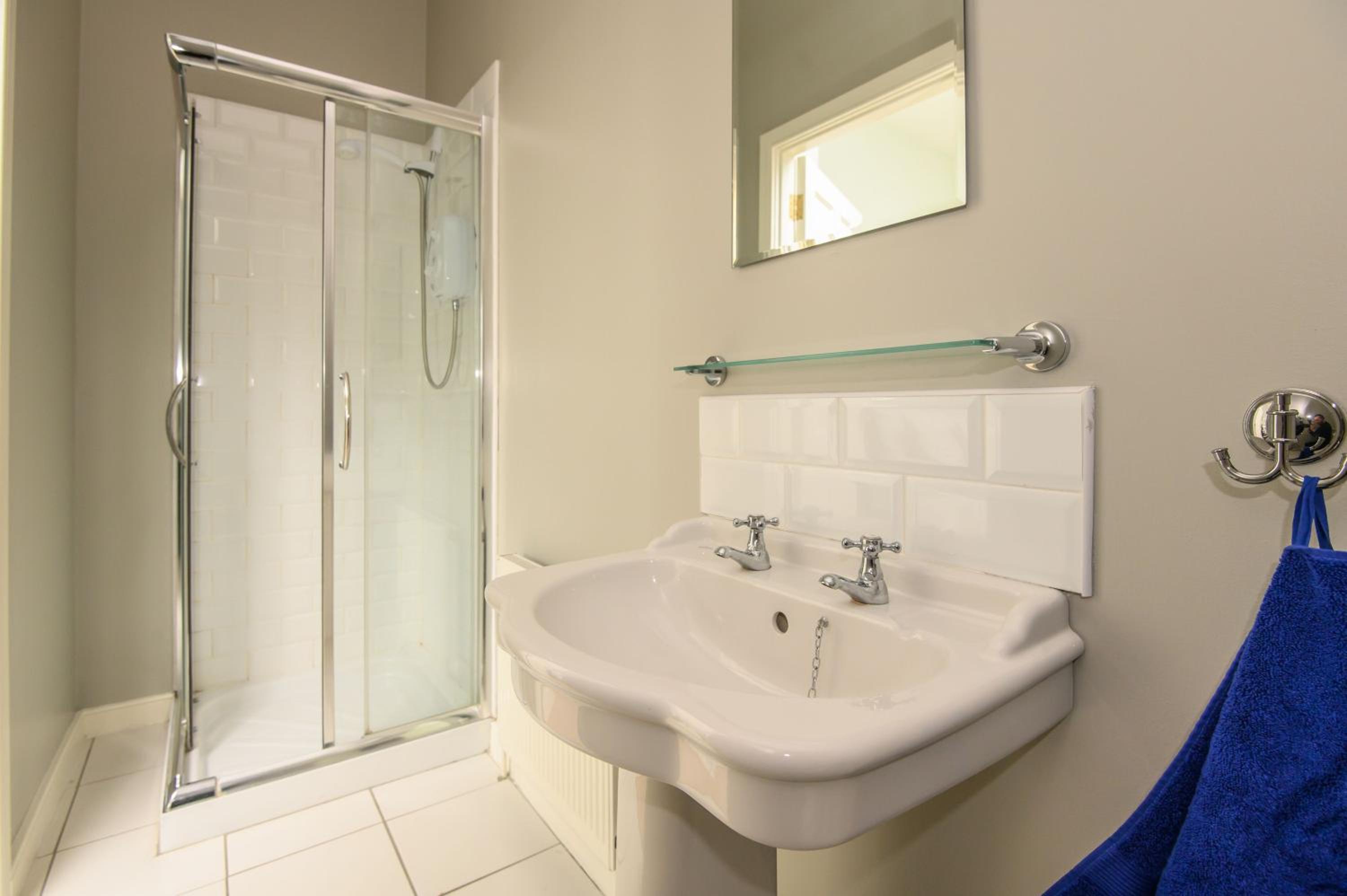 Four-Bedroom House - Photo 15