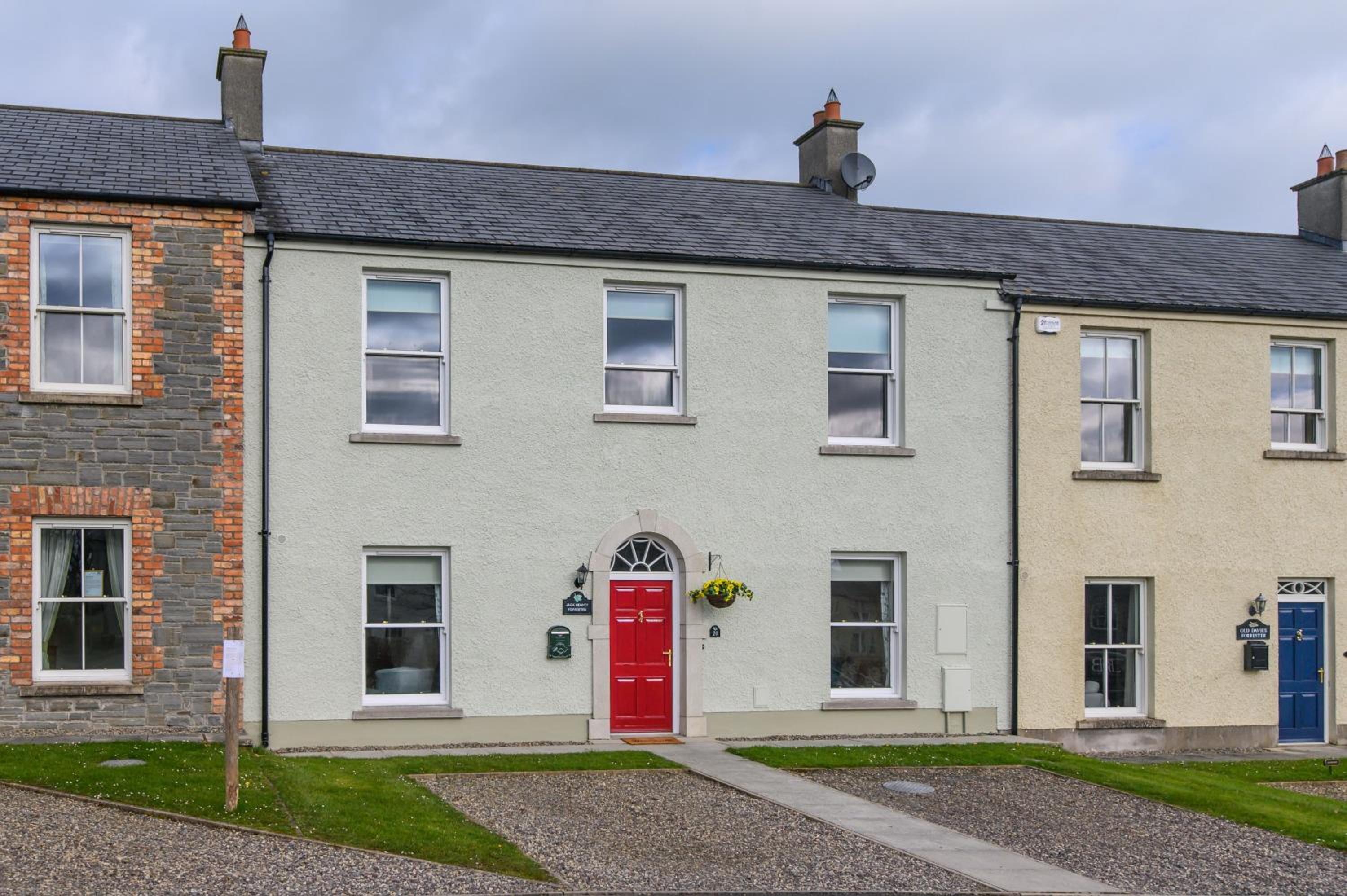 Four-Bedroom House - Photo 6