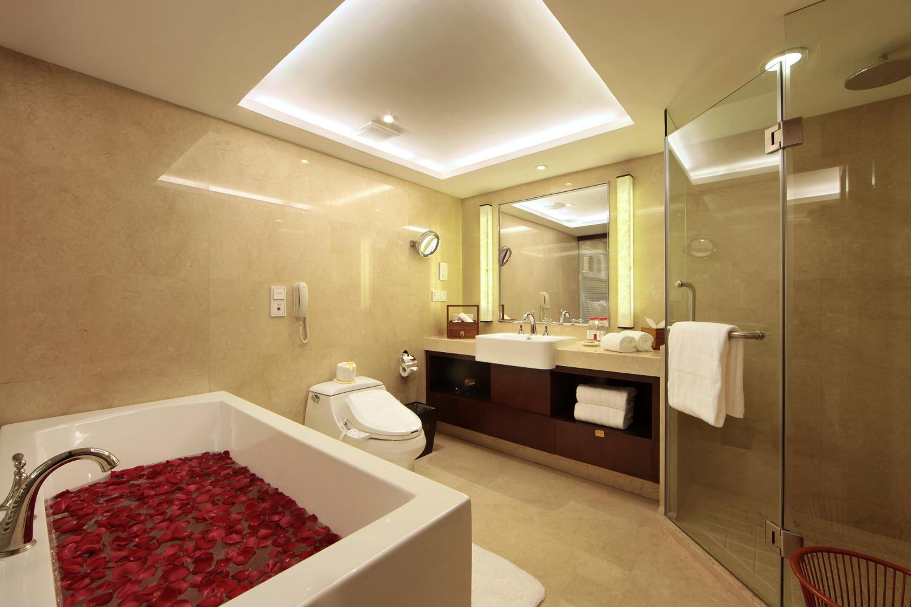 Executive Suite - Photo 4