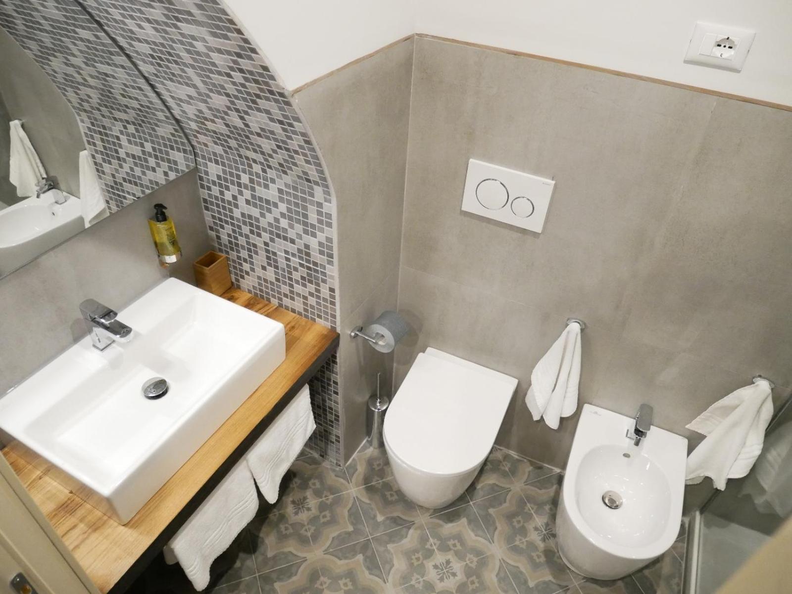 One-Bedroom Apartment - Photo 3