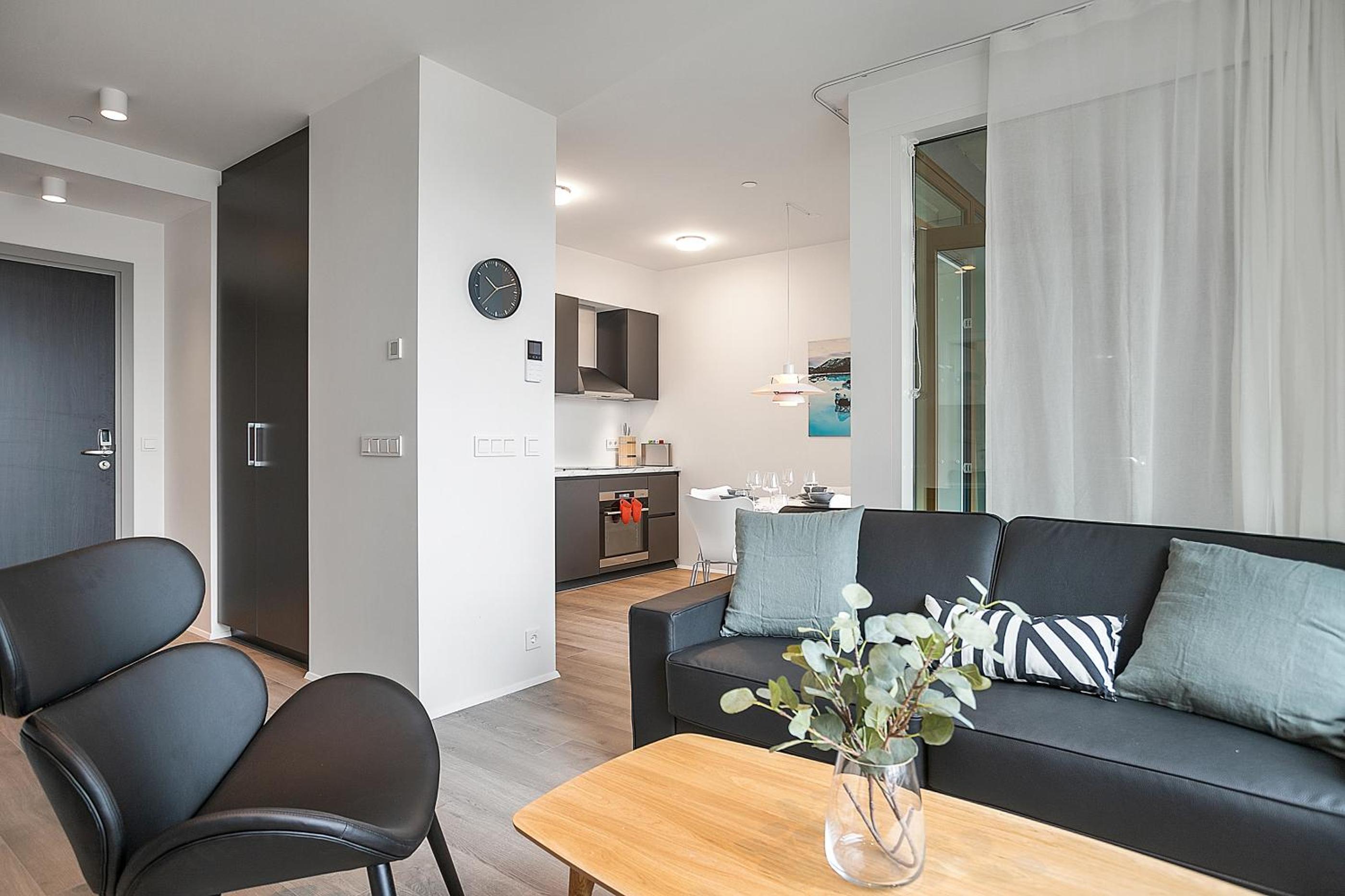 One-Bedroom Apartment with Balcony - Photo 20