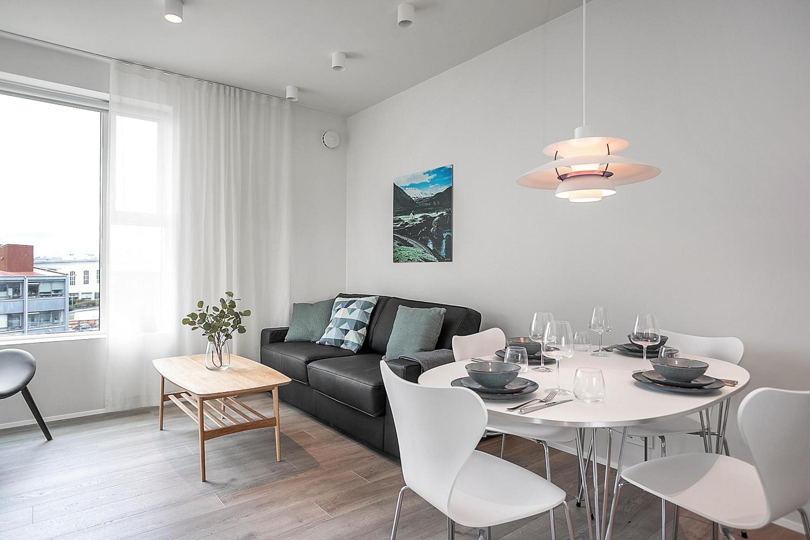 One-Bedroom Apartment with Balcony - Photo 25