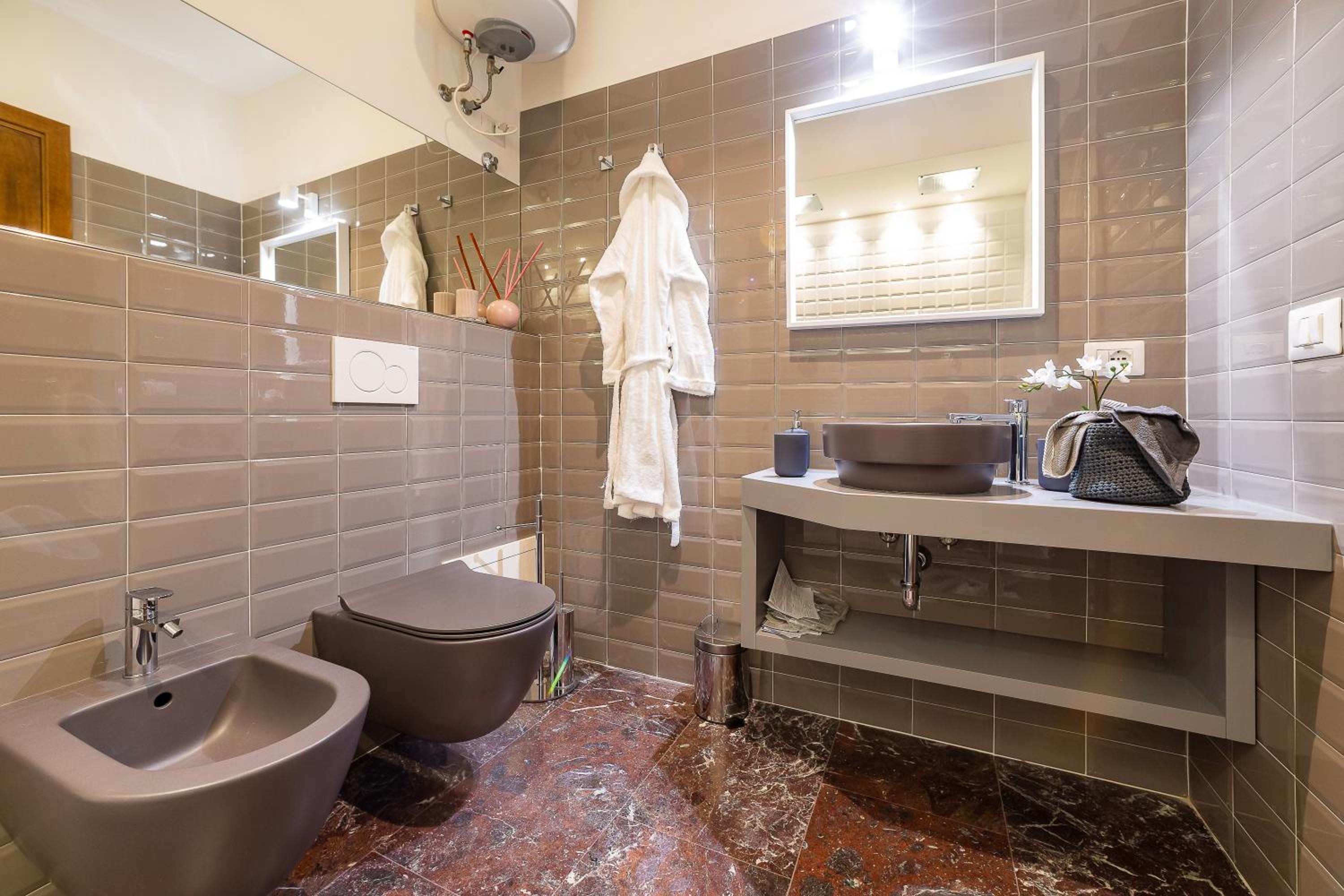 Queen Suite photo 2