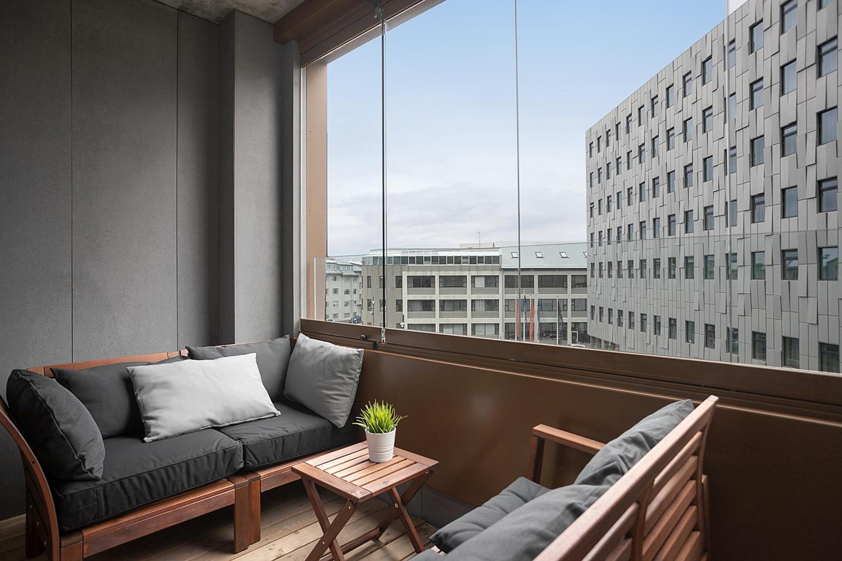 Two-Bedroom Apartment with Balcony and 2 Bathrooms - Photo 14