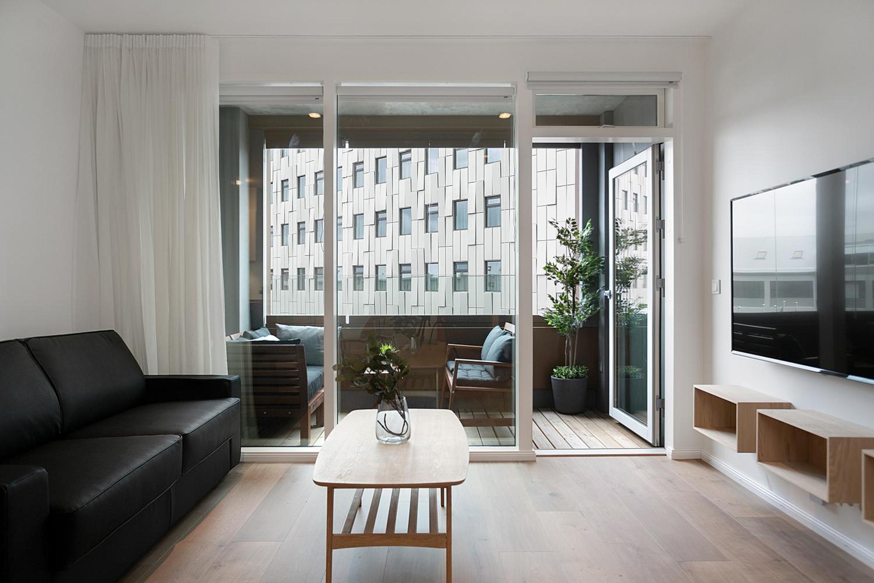 Two-Bedroom Apartment with Balcony and 2 Bathrooms - Photo 27