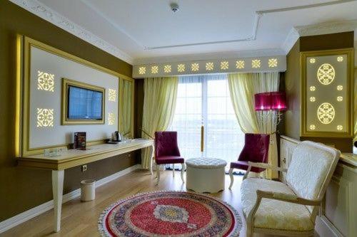 King Suite with Spa Bath photo 1