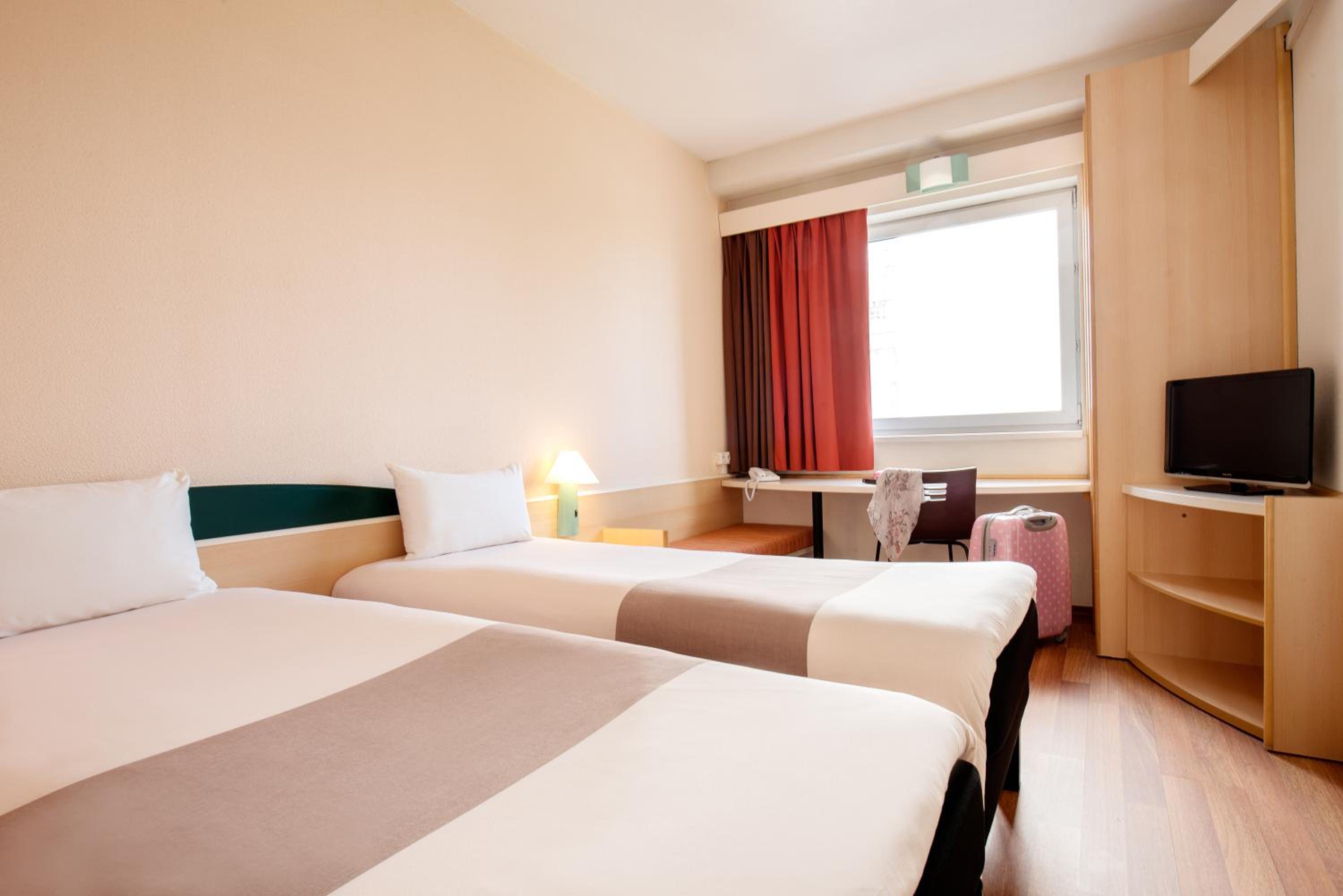 Twin Room - Photo 1