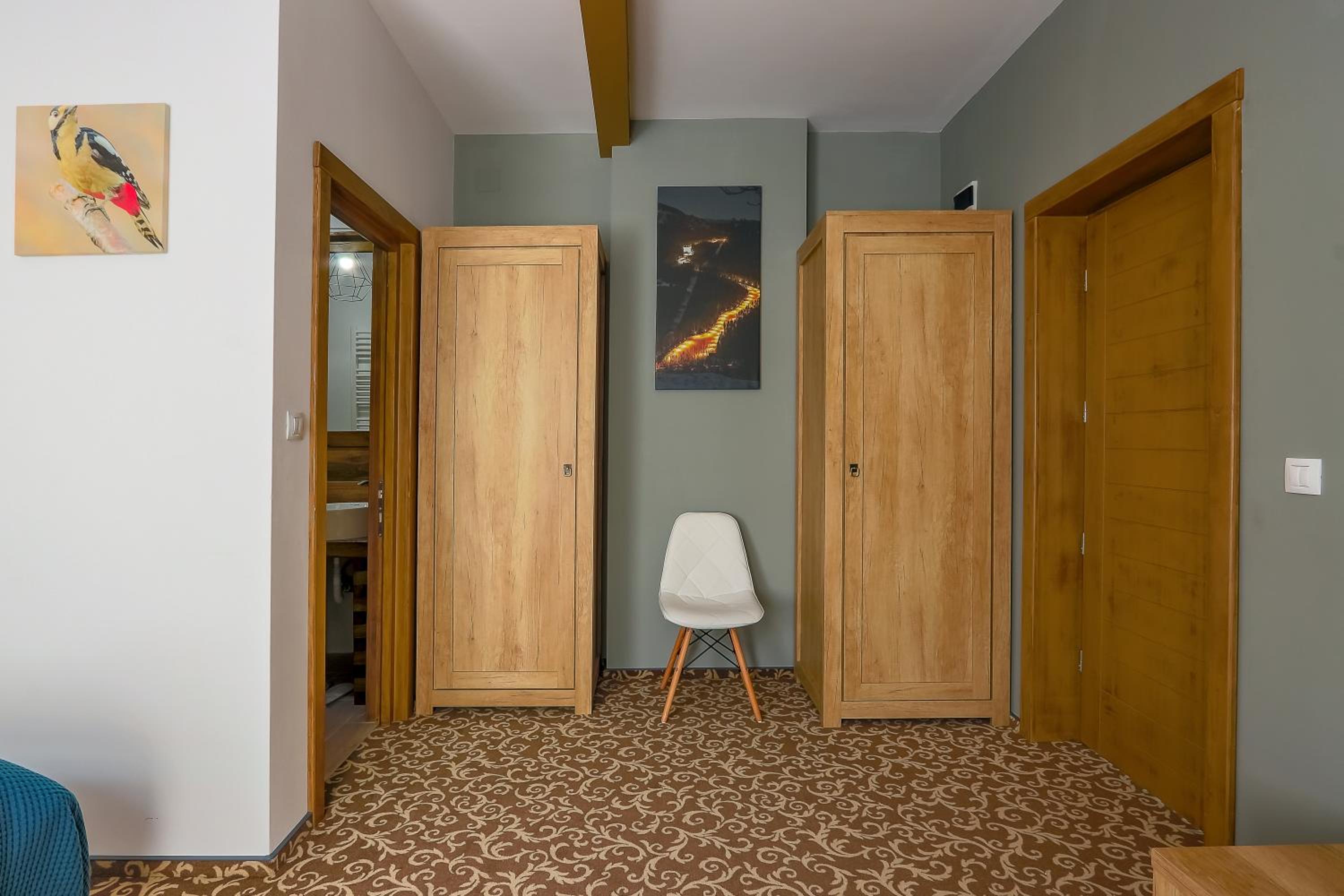 Deluxe Room (2 Adults + 1 Child) - Photo 15