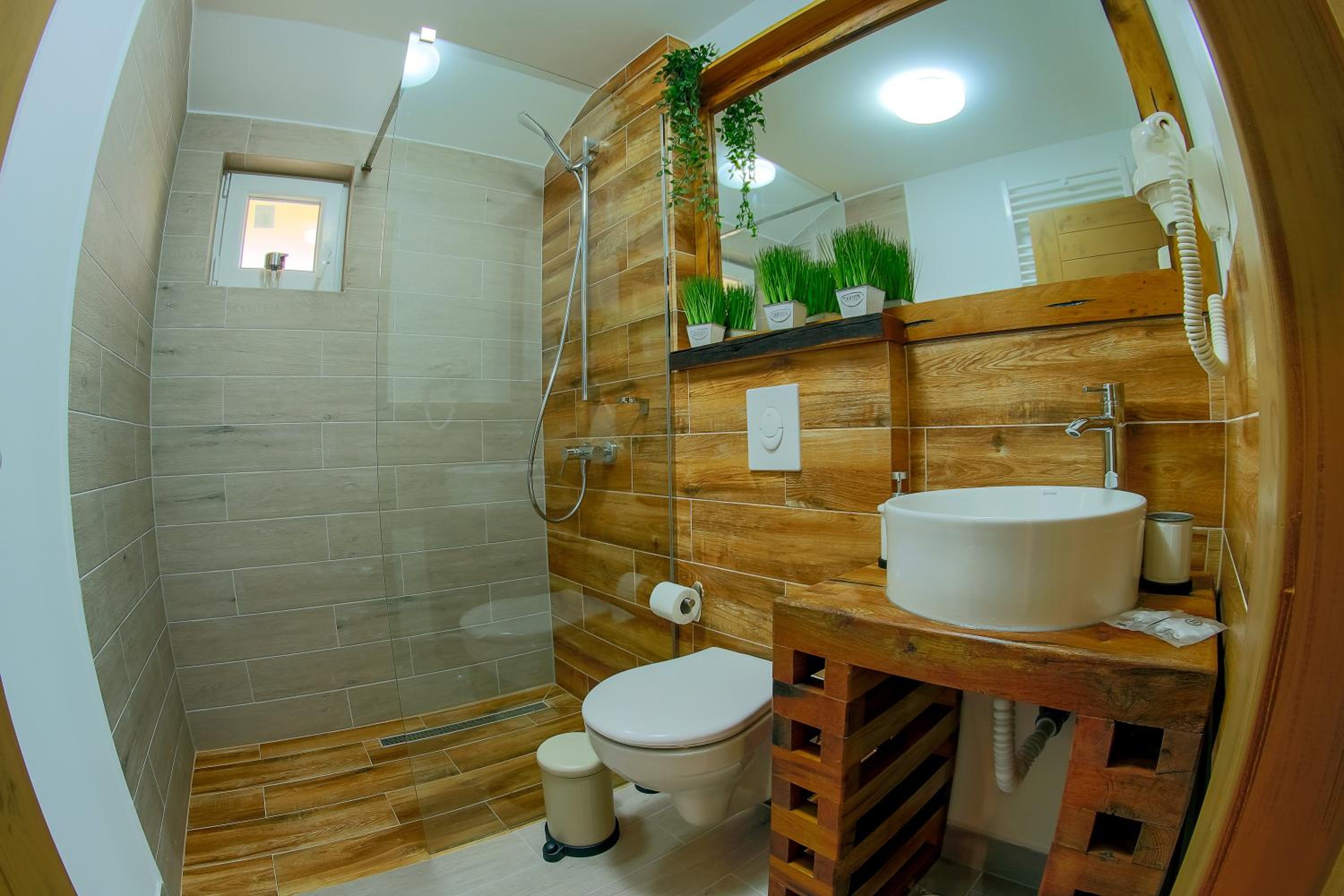Deluxe Room (2 Adults + 1 Child) - Photo 17