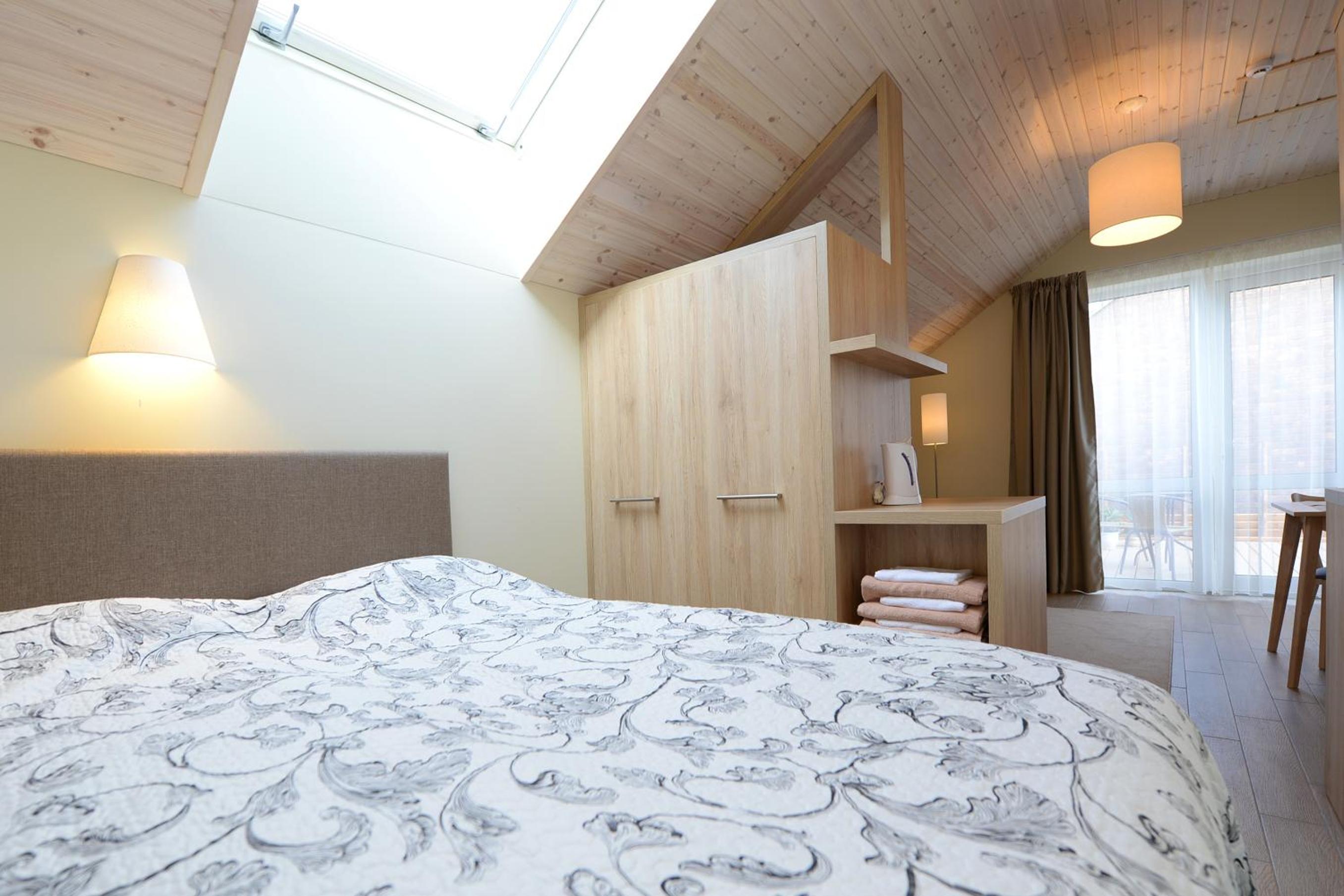 Studio Apartment with Terrace photo 3