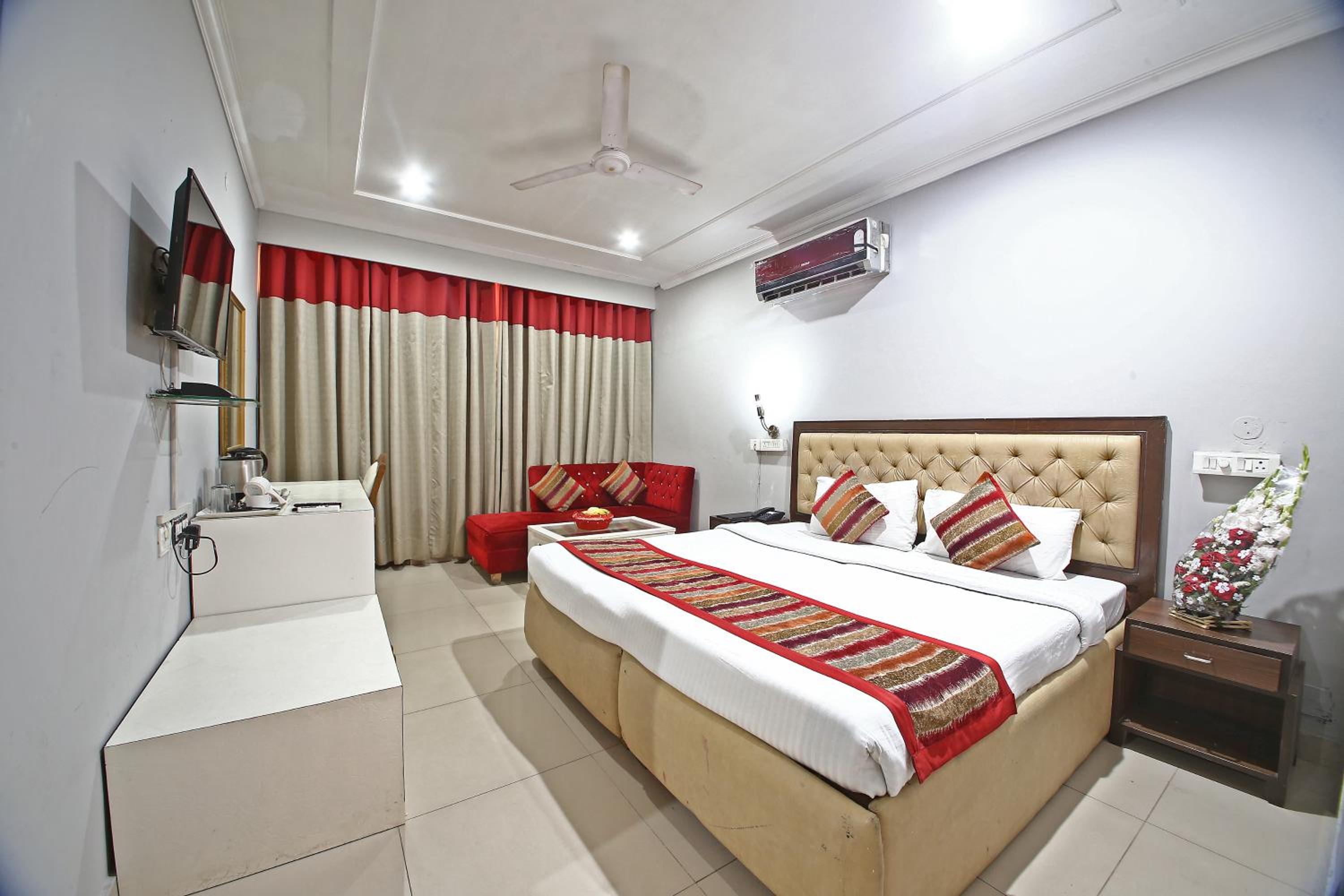 Super Deluxe Double Room - Photo 1