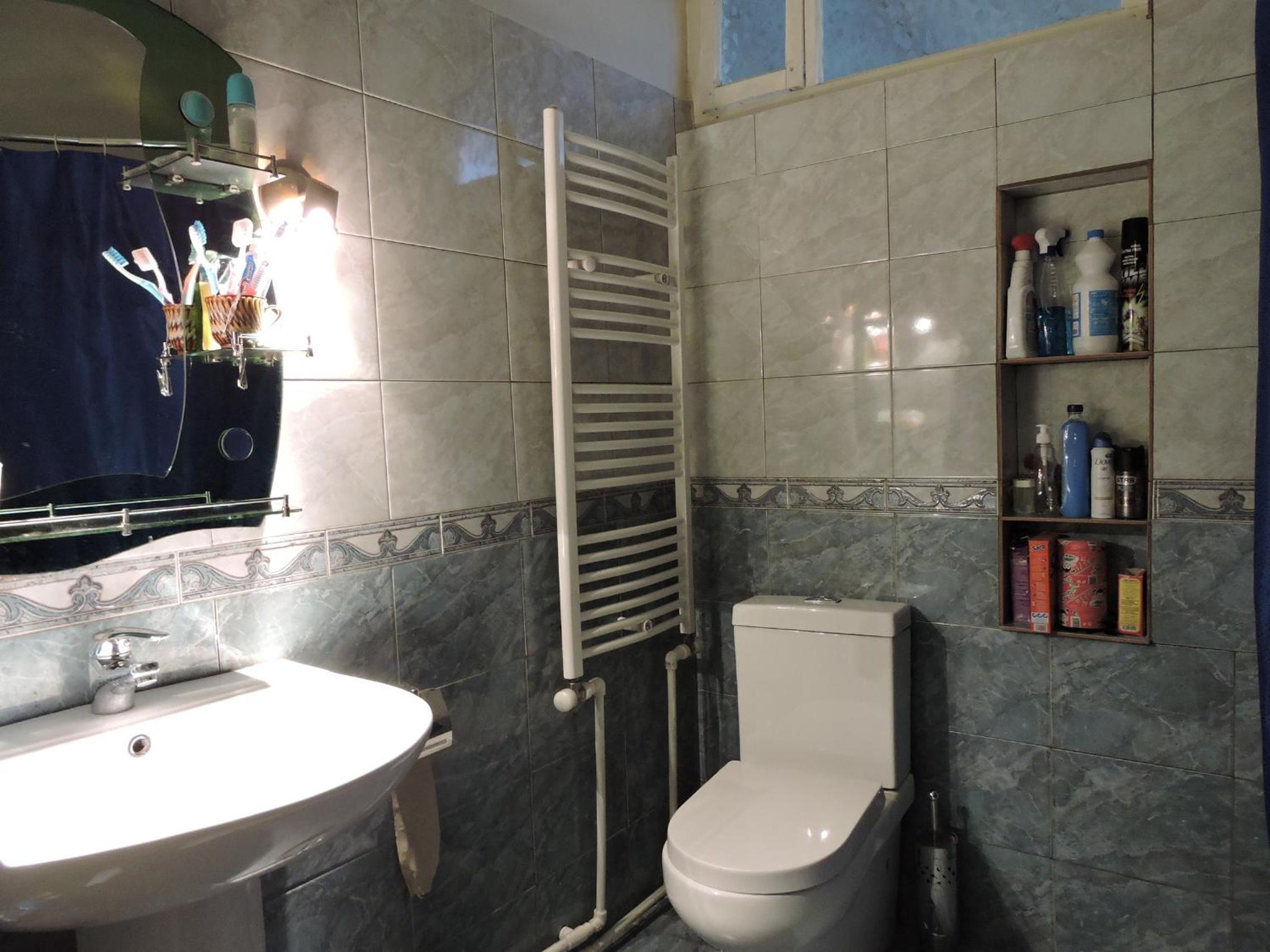 Basic Triple Room With Shared Bathroom photo 3