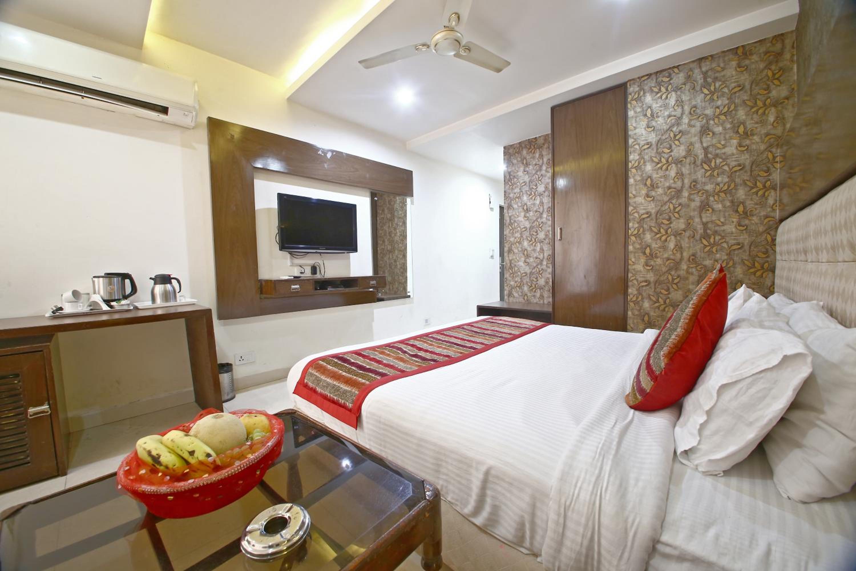 Club Twin Room