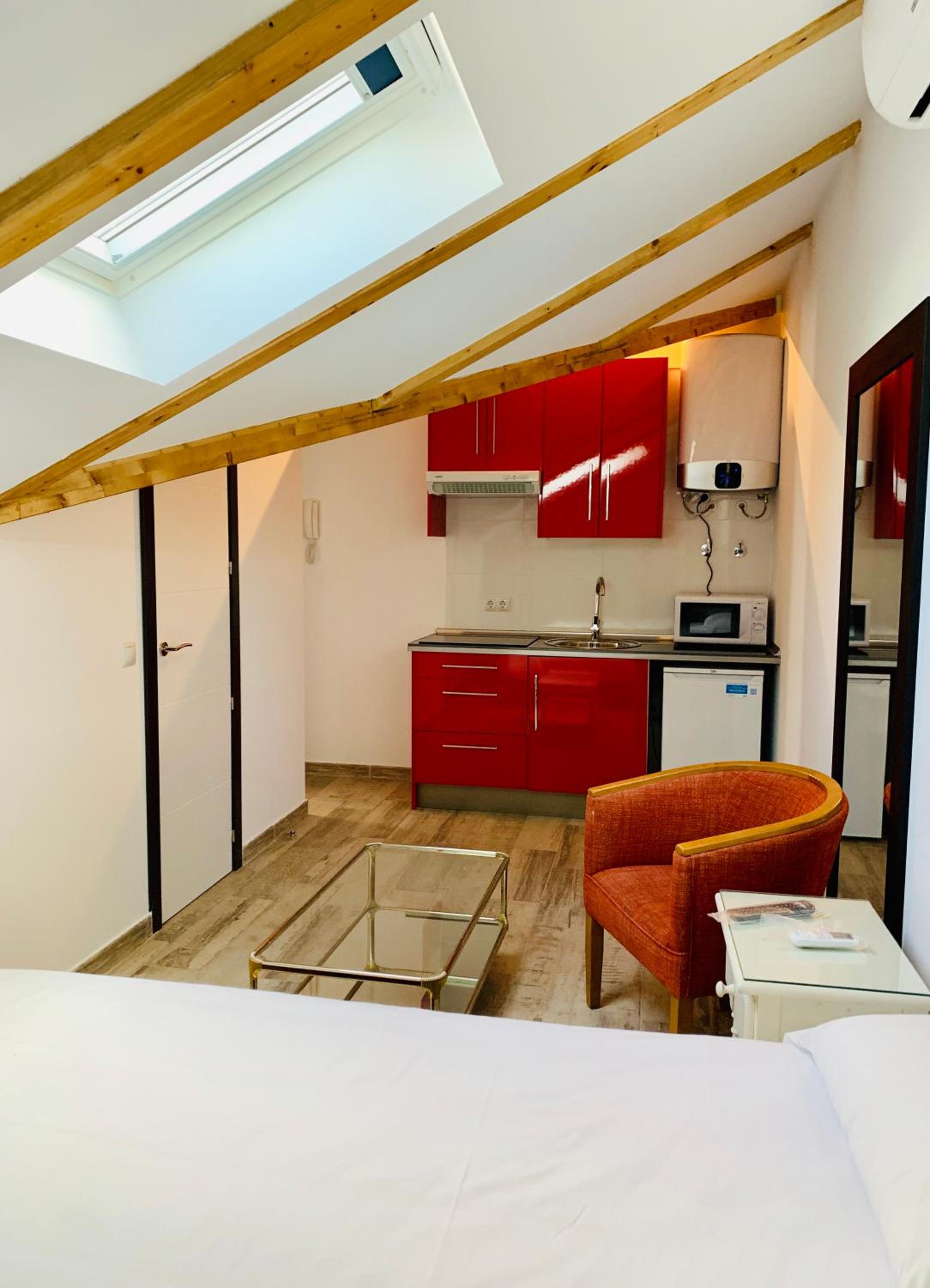 Studio Apartment - Photo 1