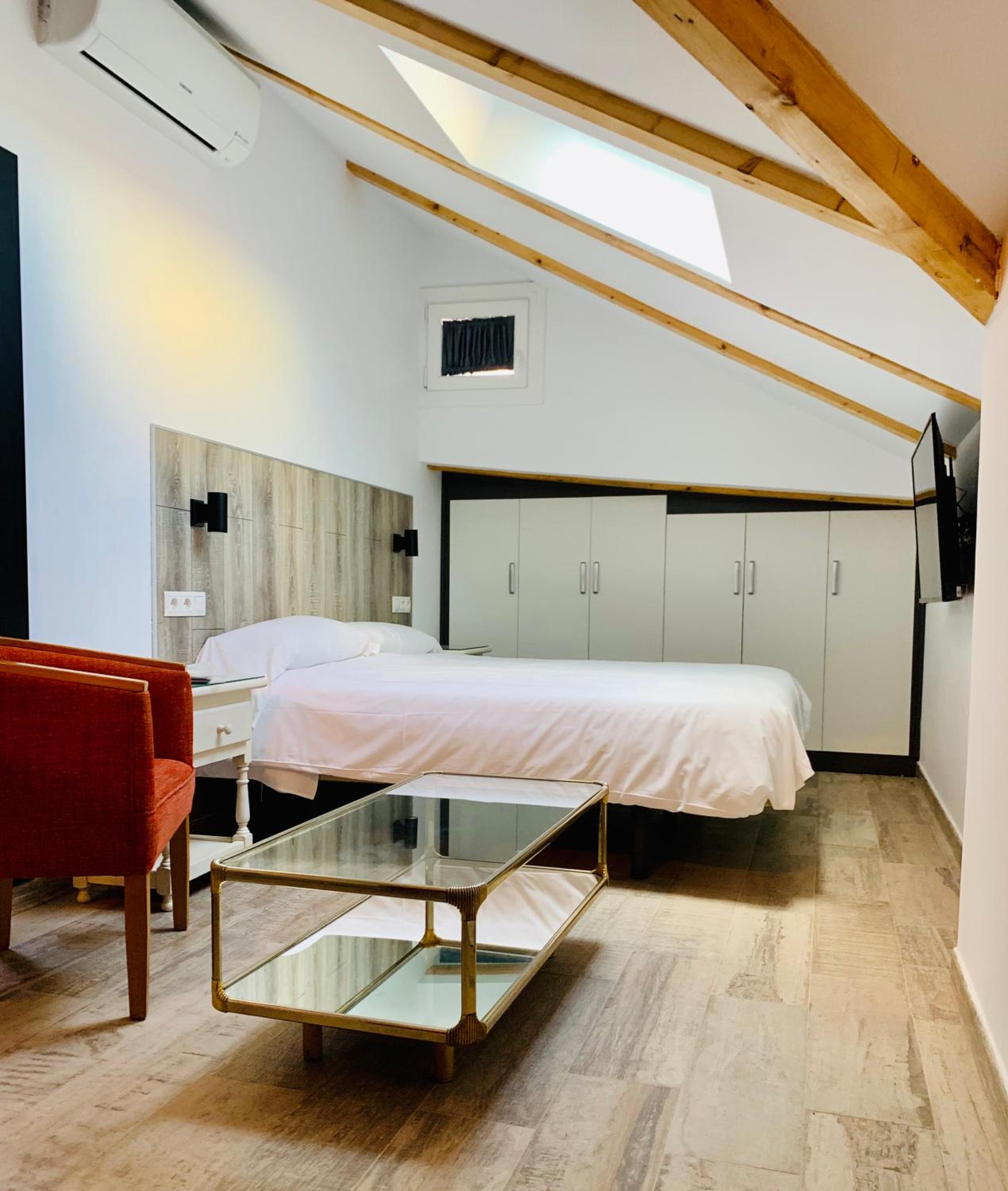 Studio Apartment - Photo 6