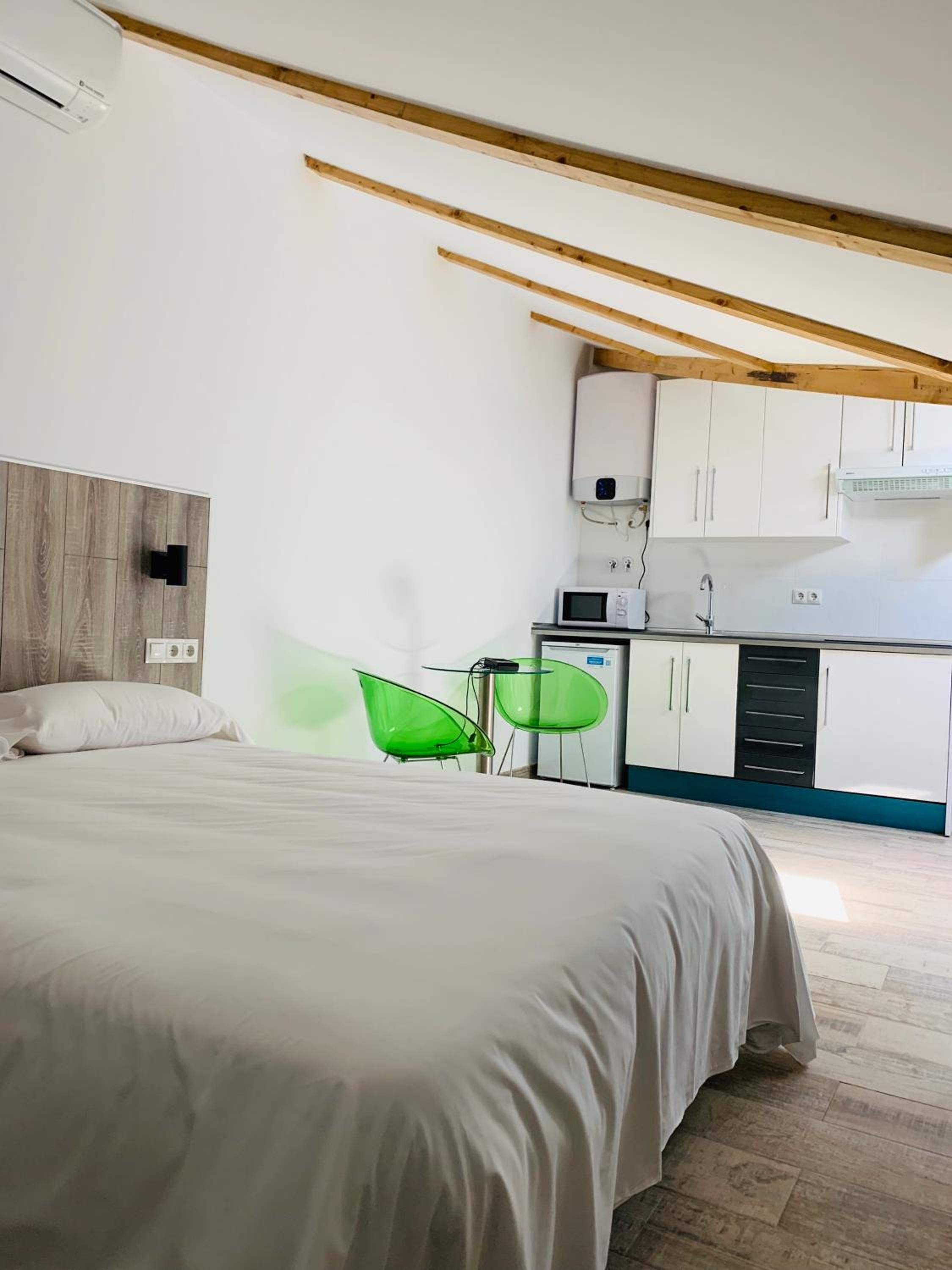Studio Apartment - Photo 14