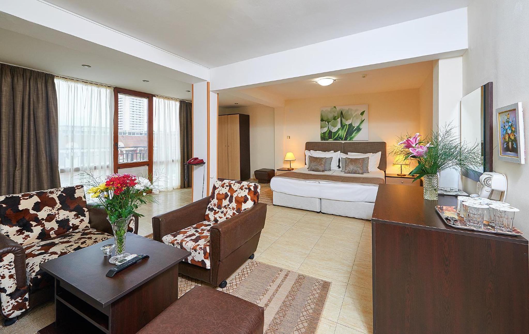 Junior Suite with Balcony photo 1