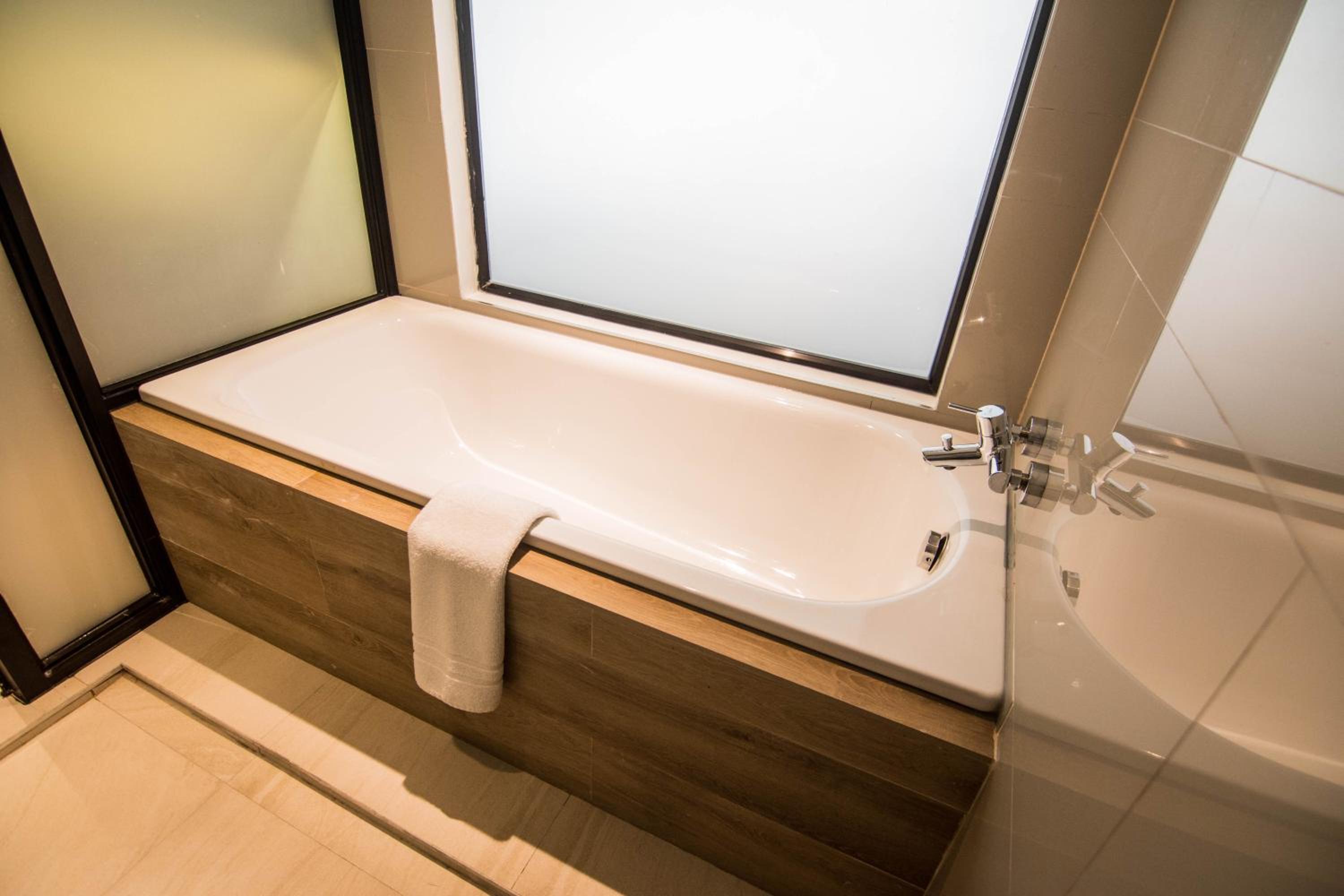 Family Suite with Balcony - Photo 9