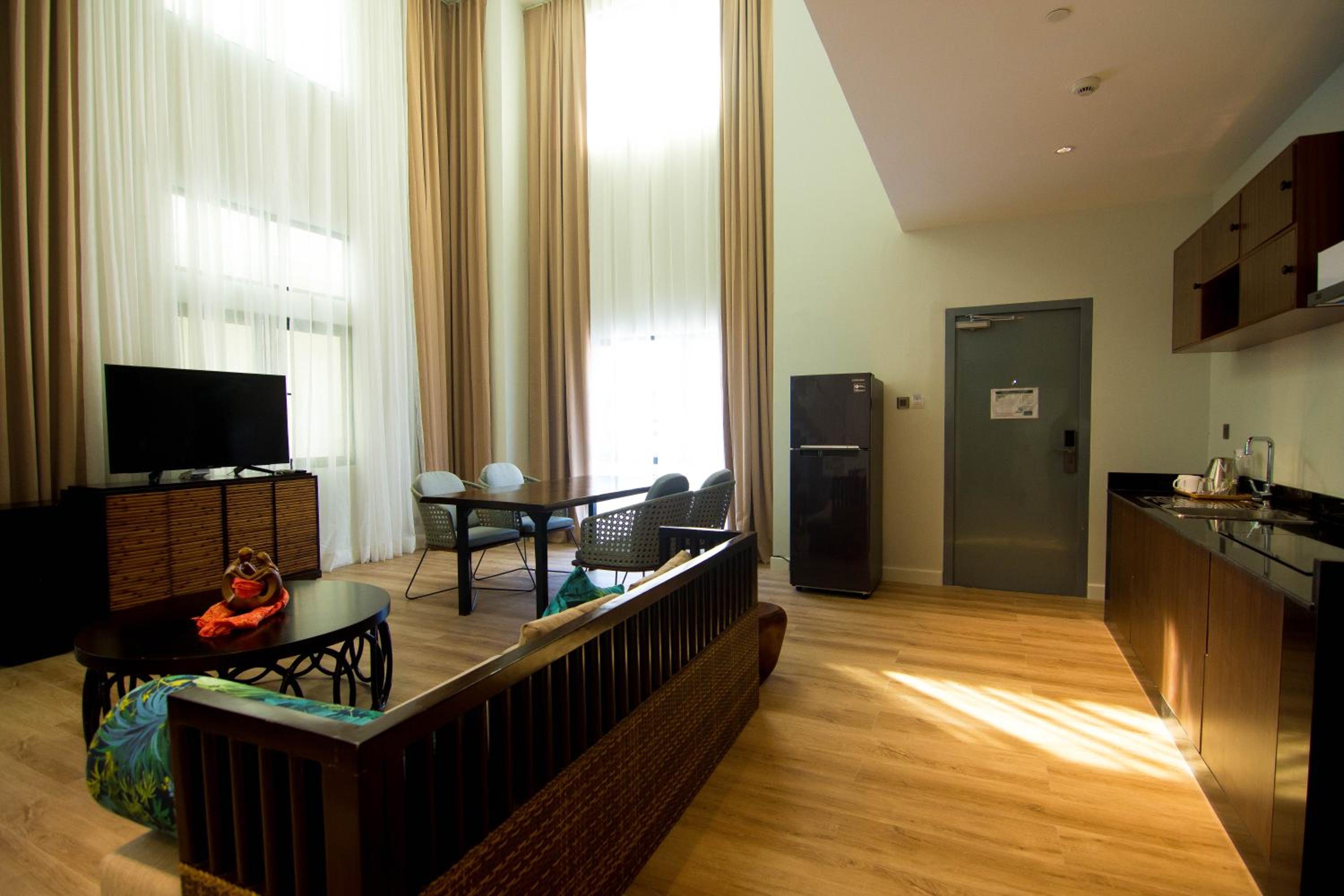 Family Suite with Balcony - Photo 1
