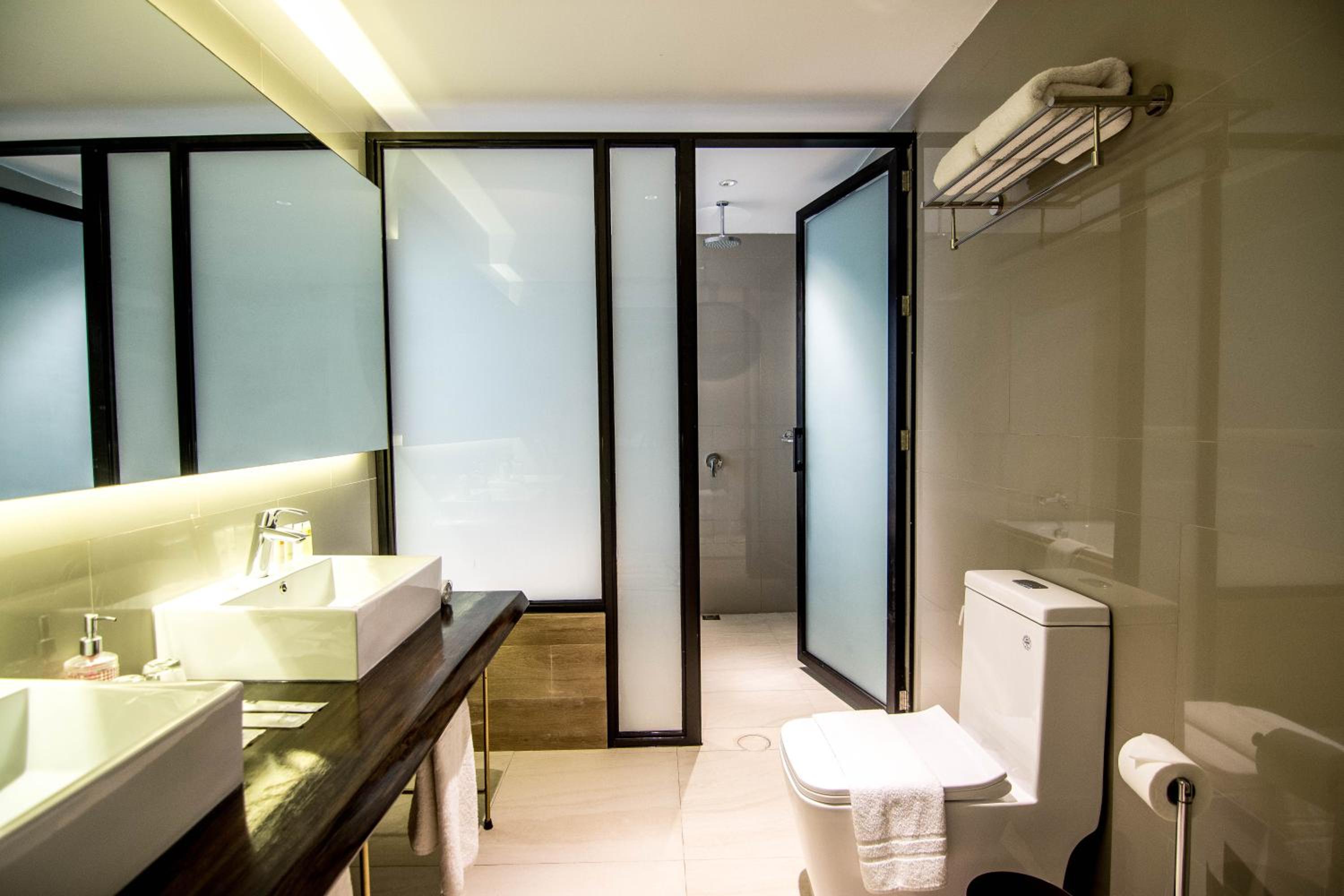 Family Suite with Balcony - Photo 4