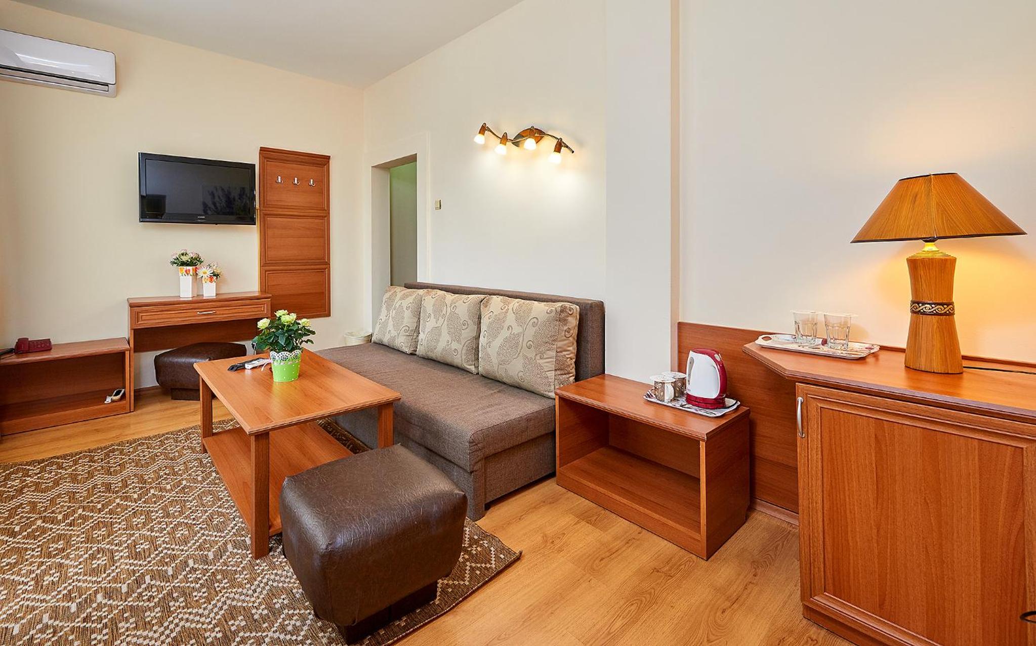 One-Bedroom Suite with Balcony photo 1