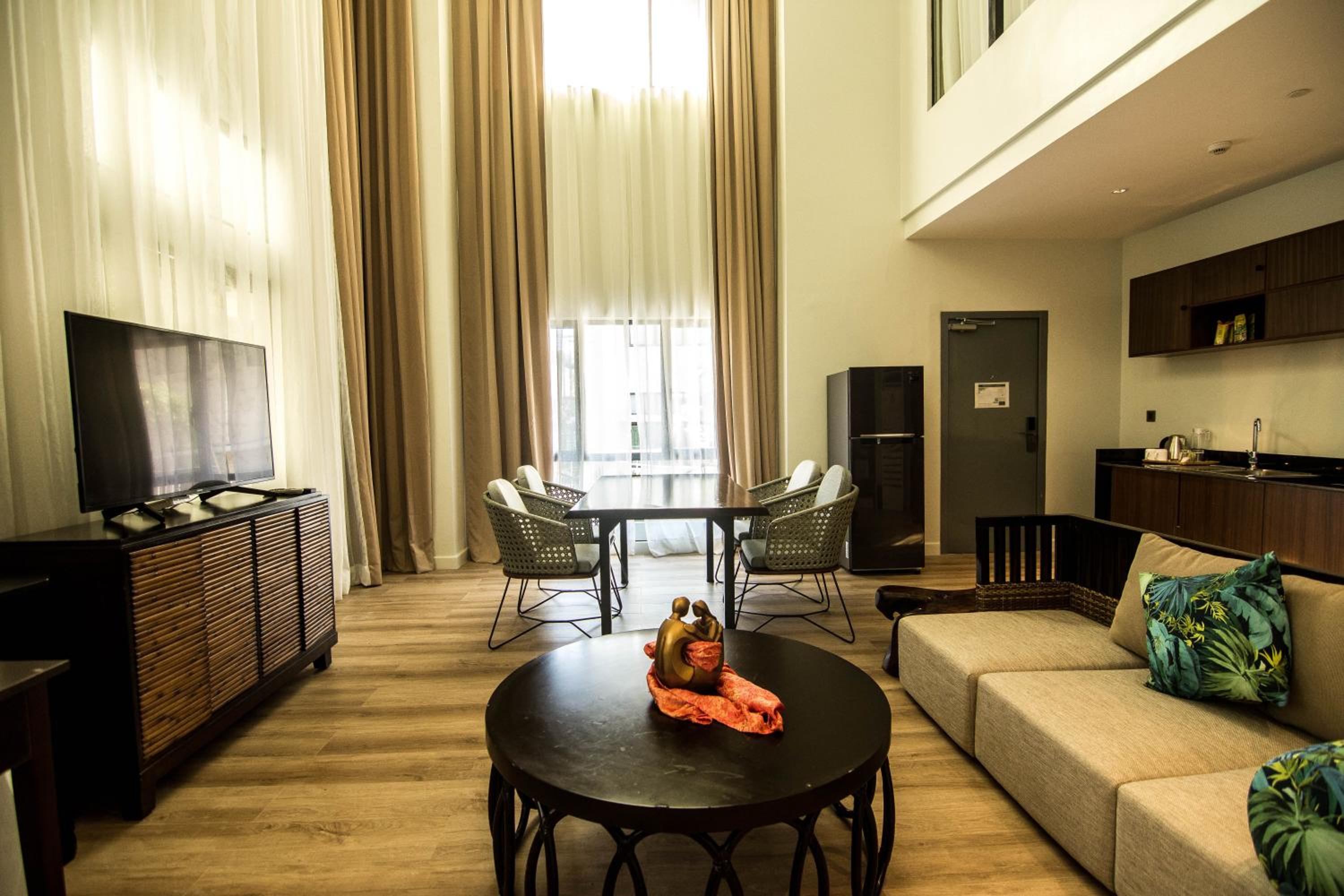 Family Suite with Balcony - Photo 5