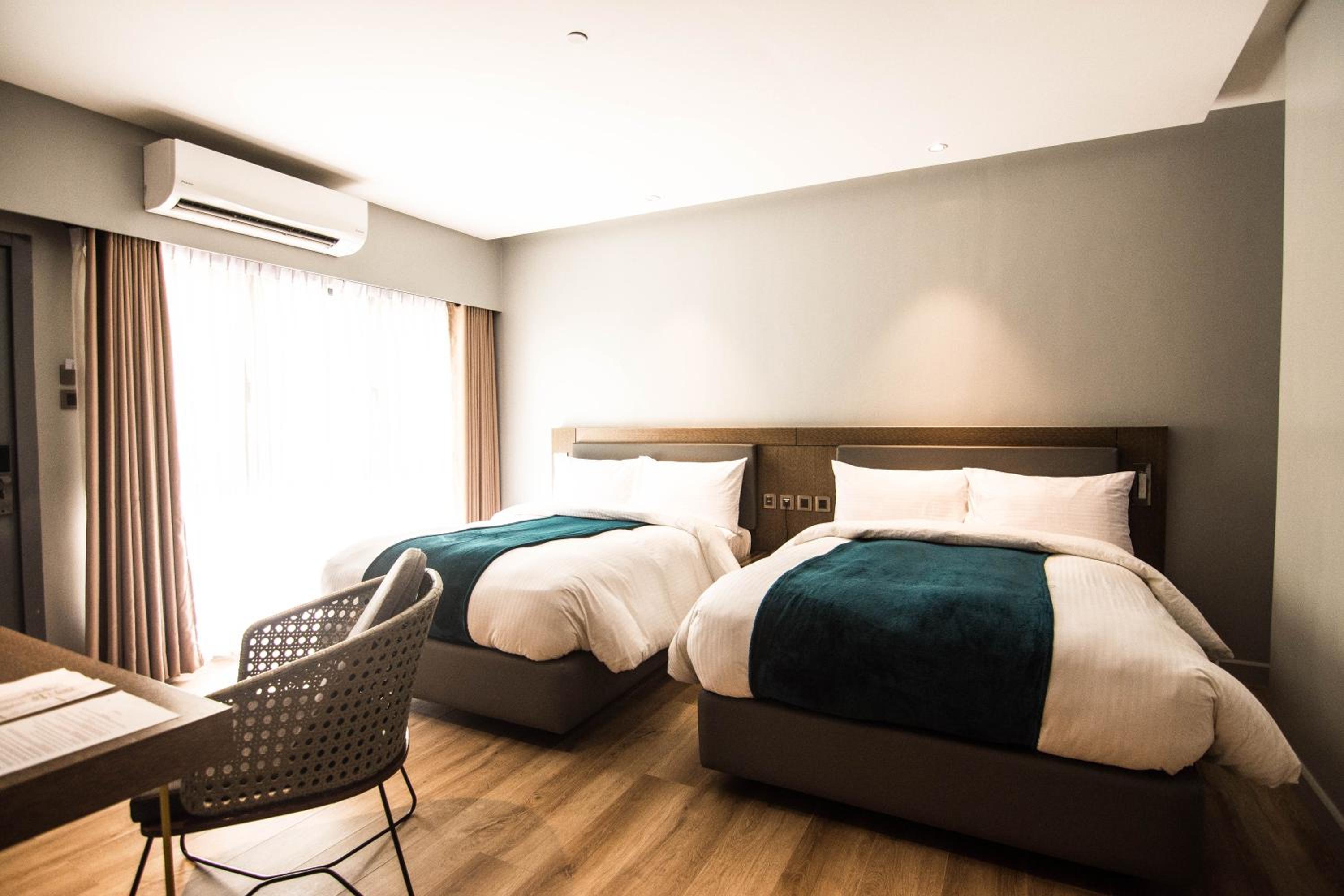 Family Suite with Balcony - Photo 6