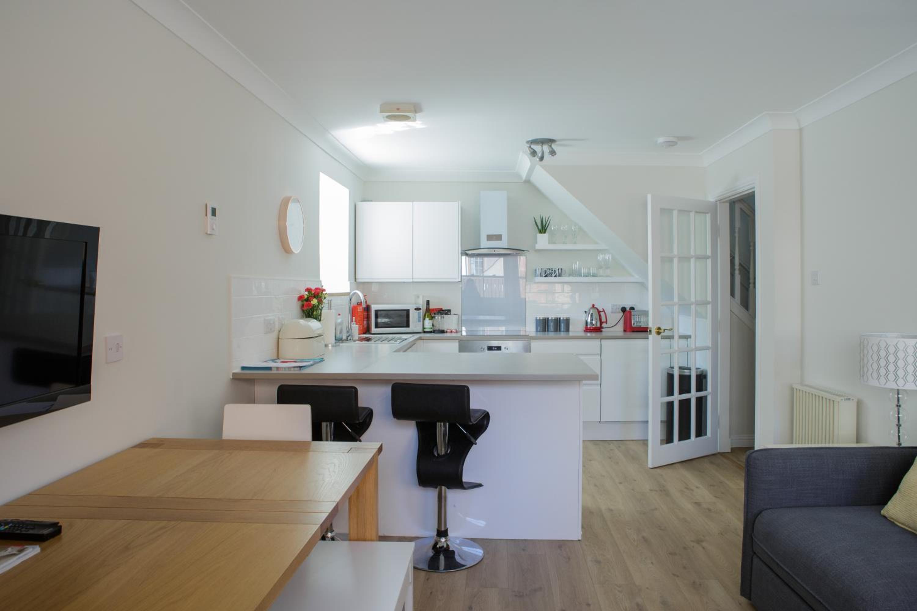 Three-Bedroom House photo 3