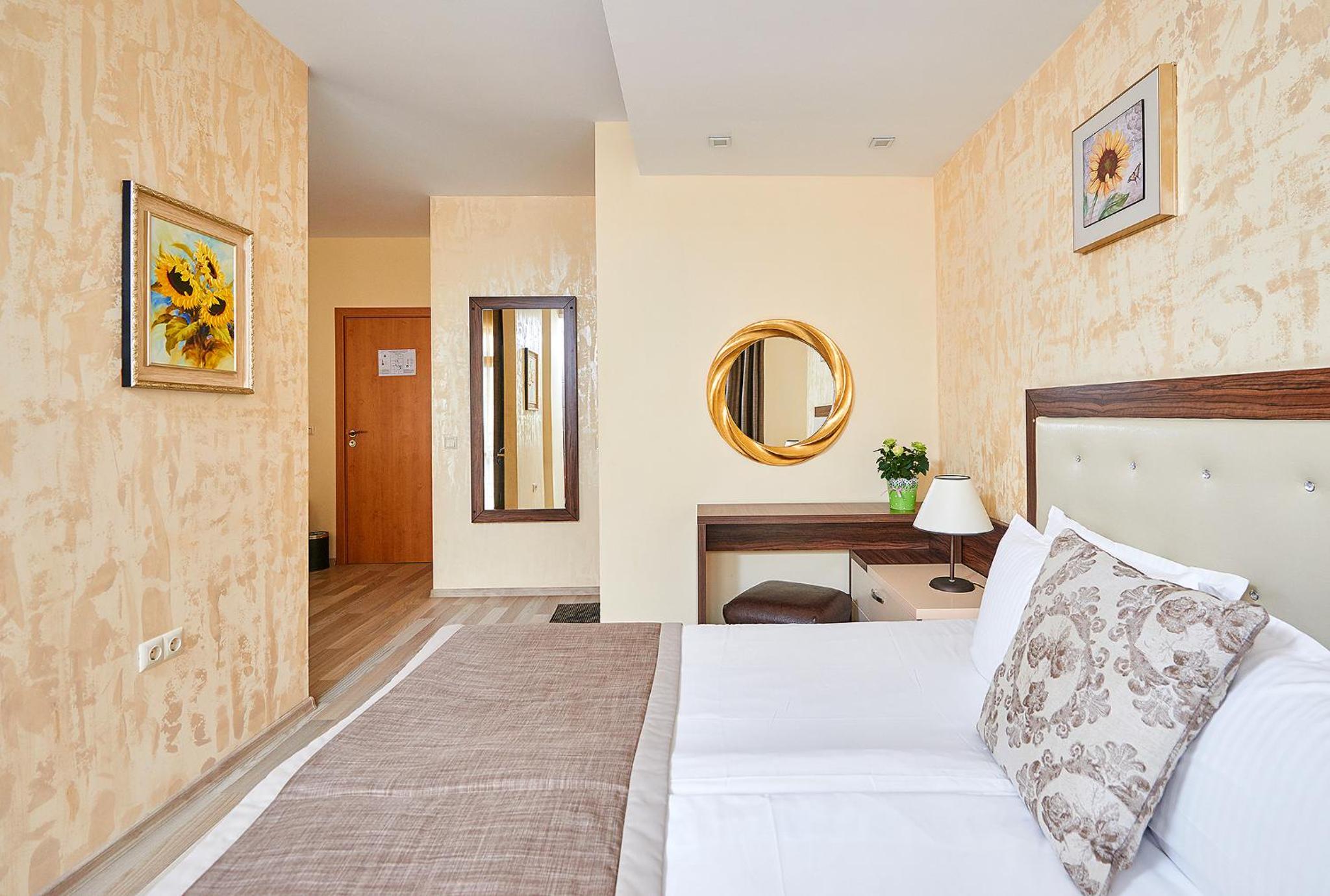 Deluxe One-Bedroom Suite photo 1
