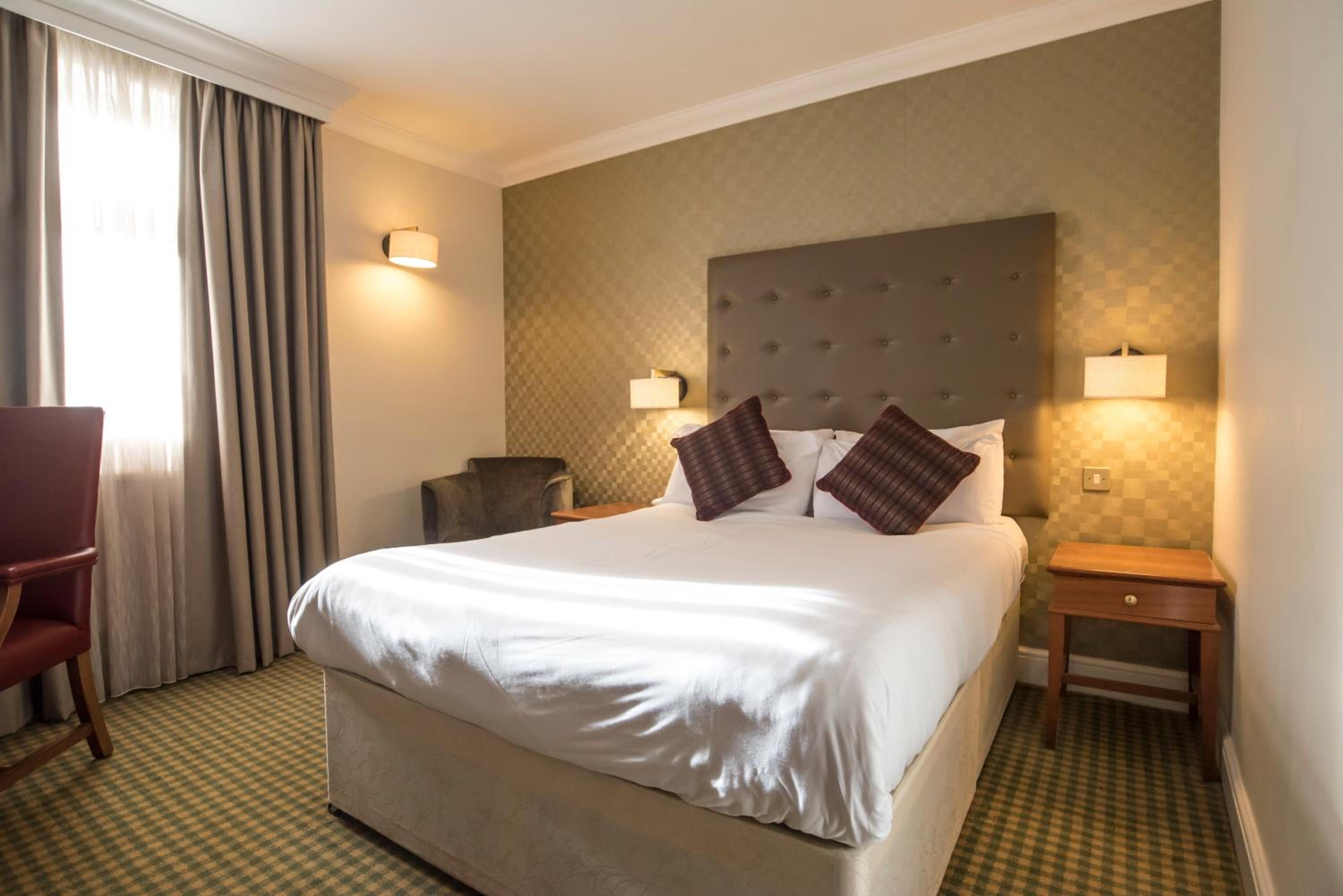 Standard Double Room (Inc FREE PARKING, POOL & GYM) - Photo 1