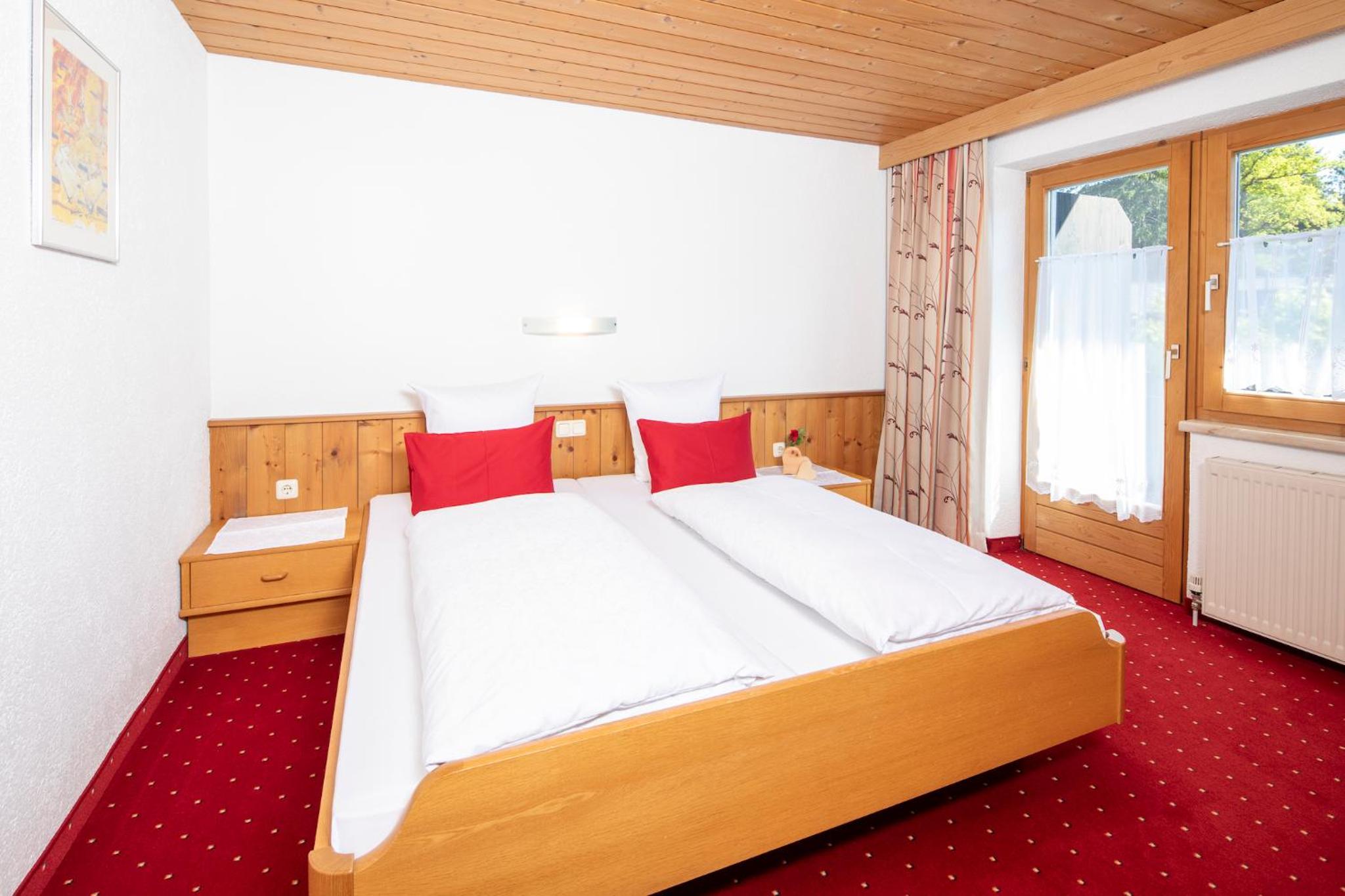 Classic Two-Bedroom Apartment with Balcony photo 1
