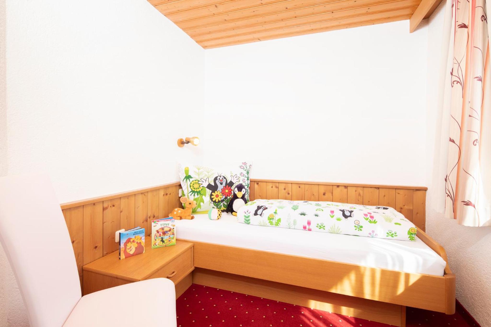 Classic Two-Bedroom Apartment with Balcony photo 3