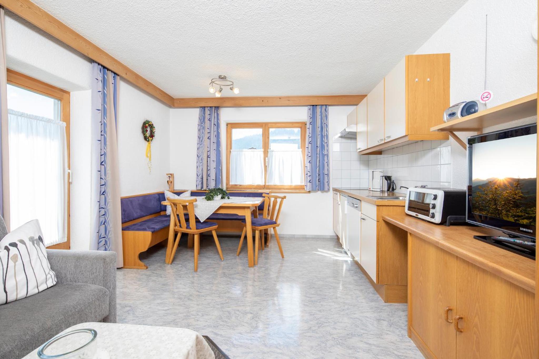 Classic Two-Bedroom Apartment with Balcony photo 2