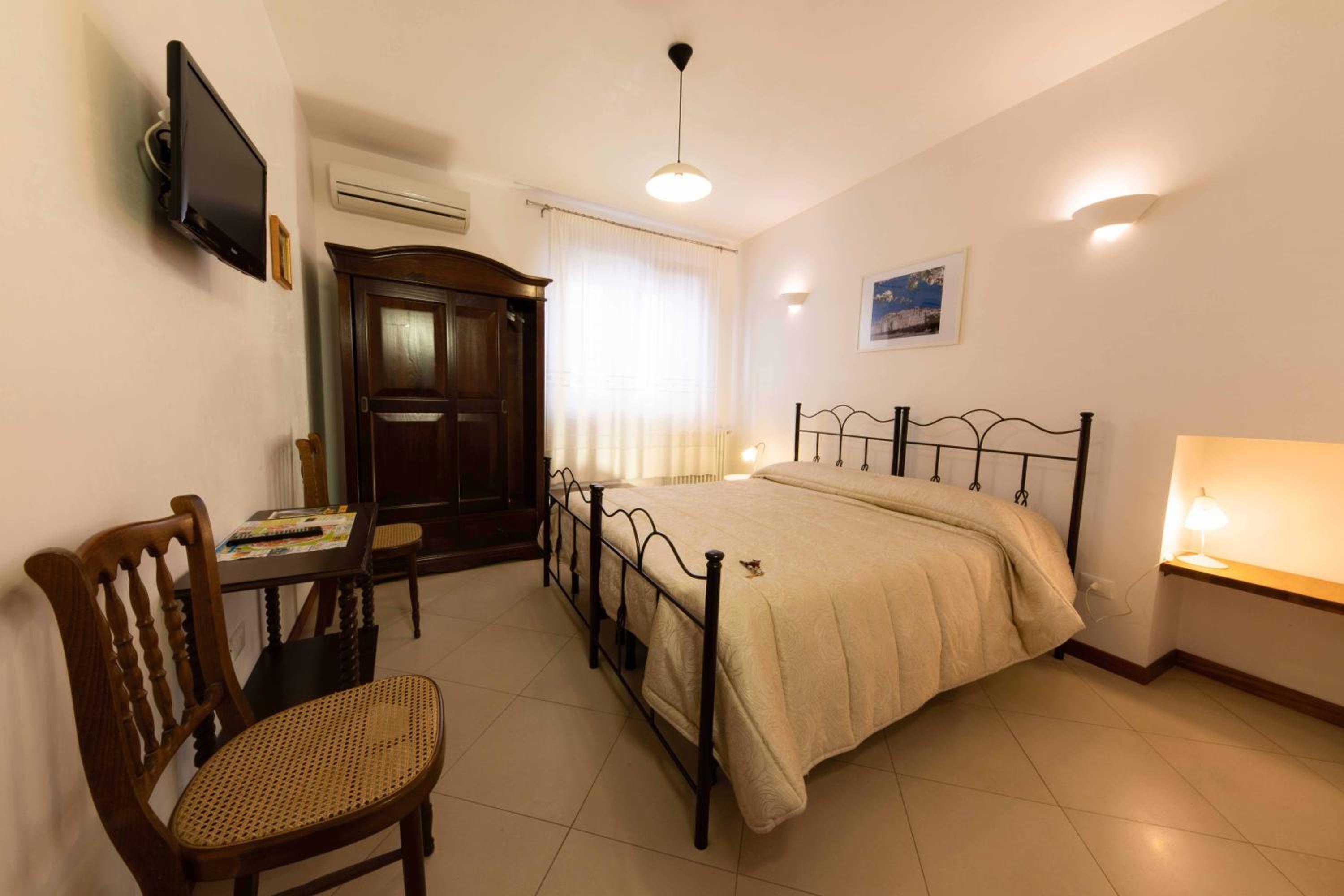 Double or Twin Room with Private External Bathroom photo 1