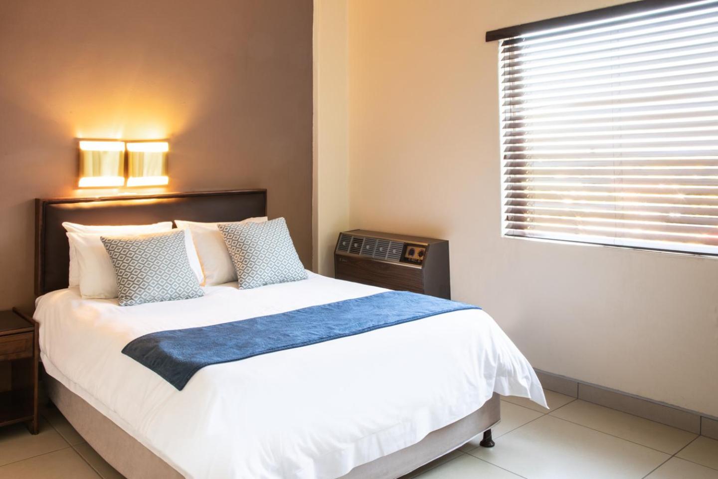 Single Room with Private Bathroom photo 1