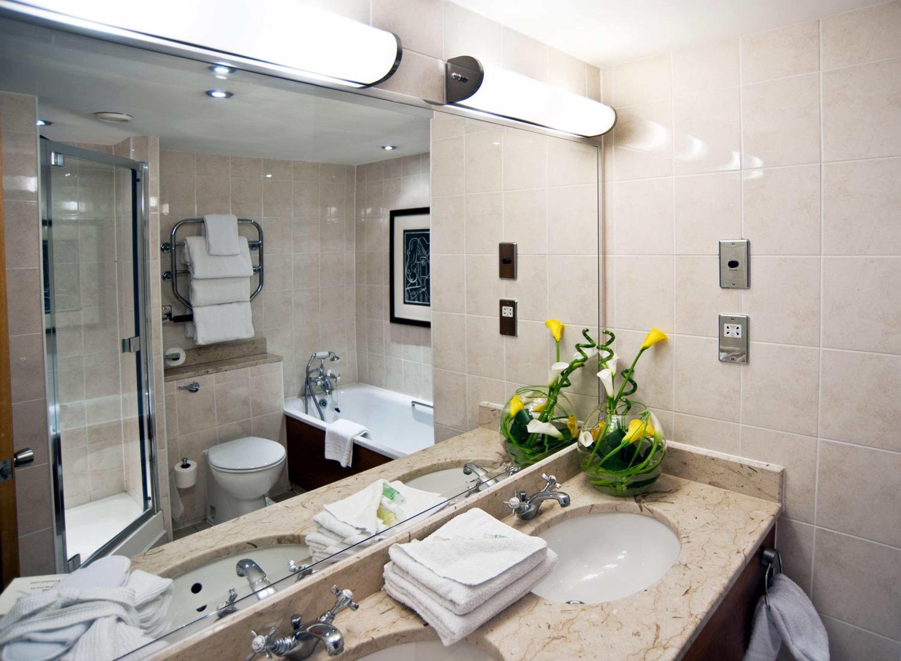 Deluxe Suite (Inc FREE PARKING, POOL & GYM) - Photo 3