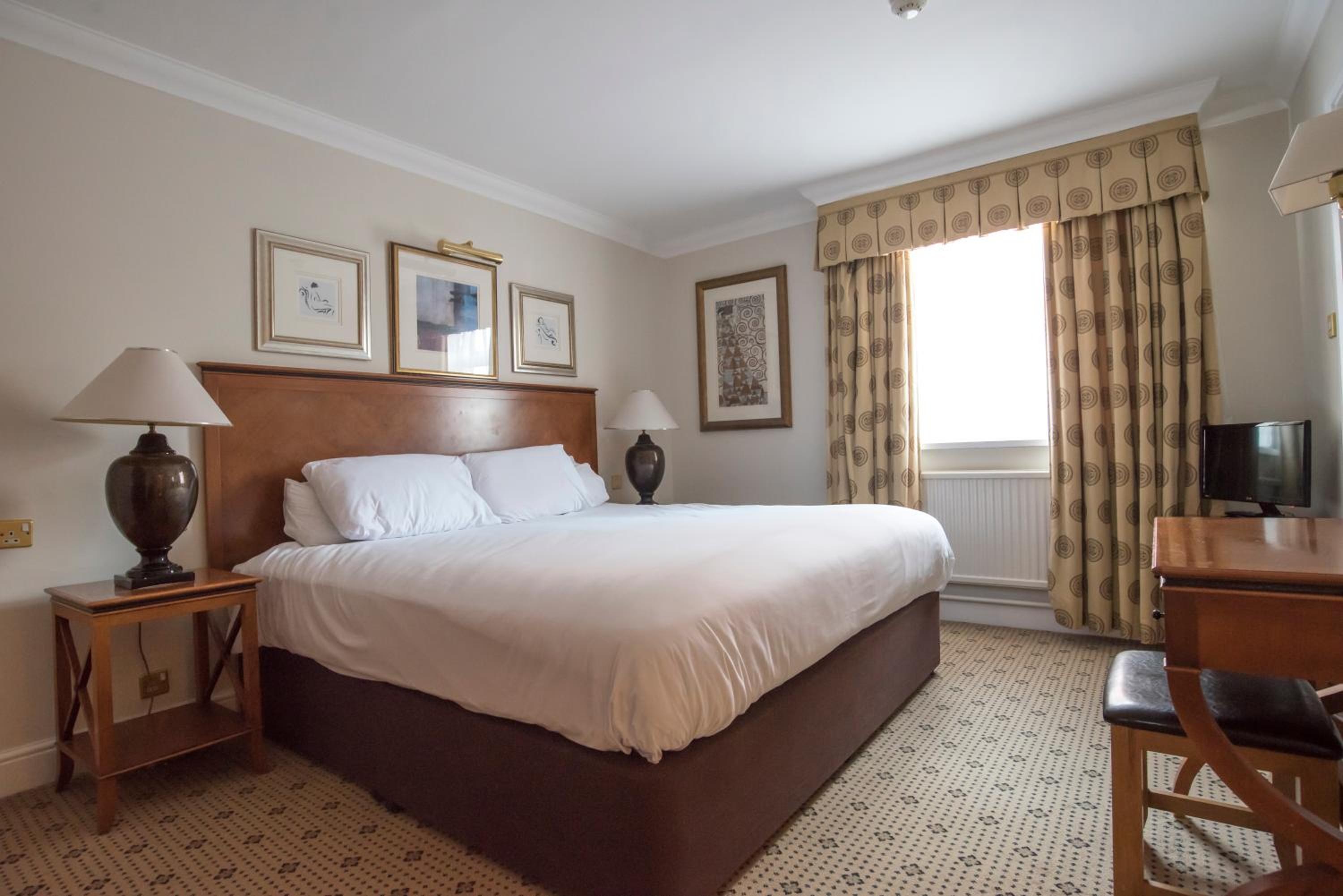 Deluxe Suite (Inc FREE PARKING, POOL & GYM) - Photo 1