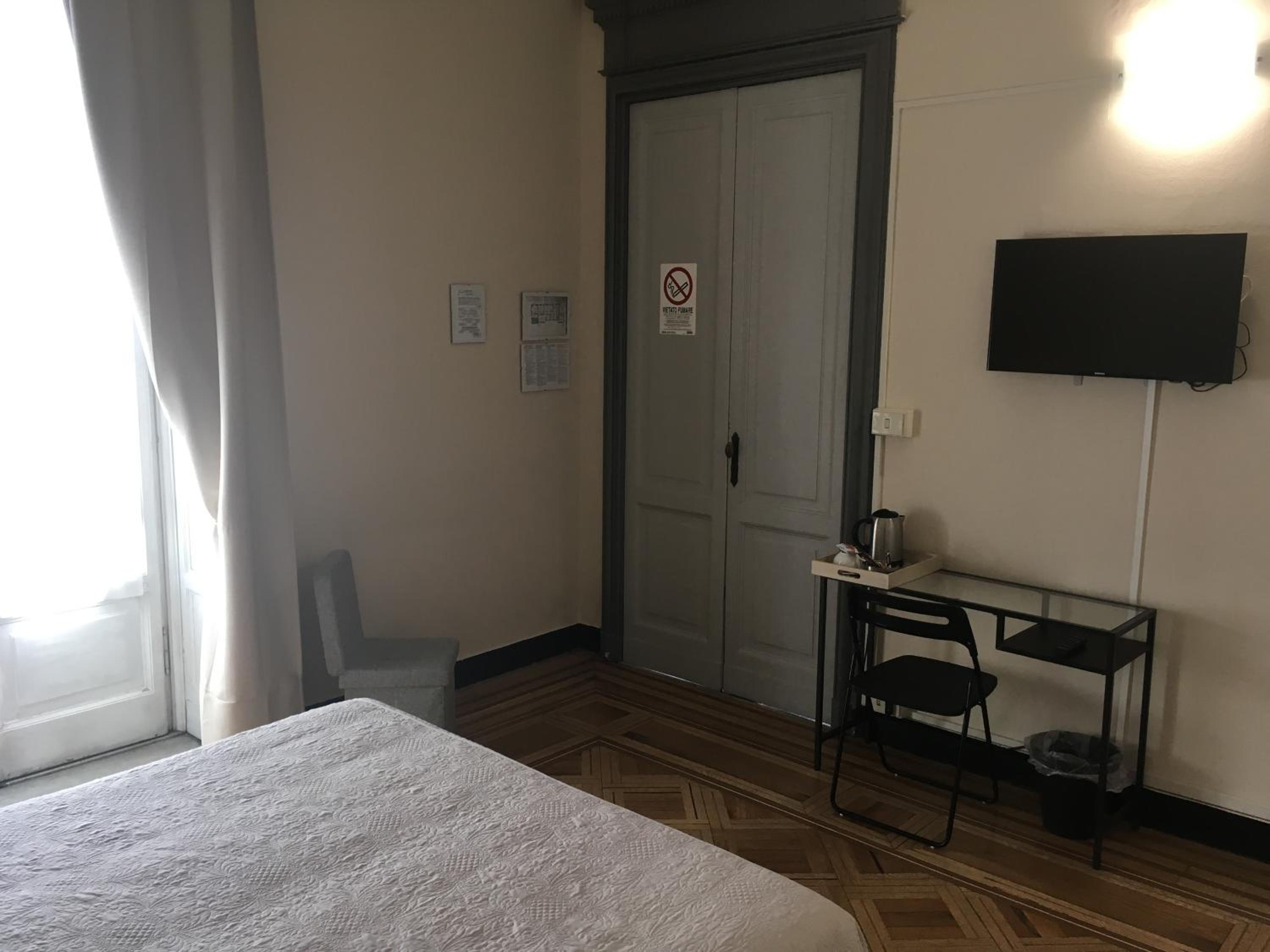 Double Room with Private Bathroom - Photo 3